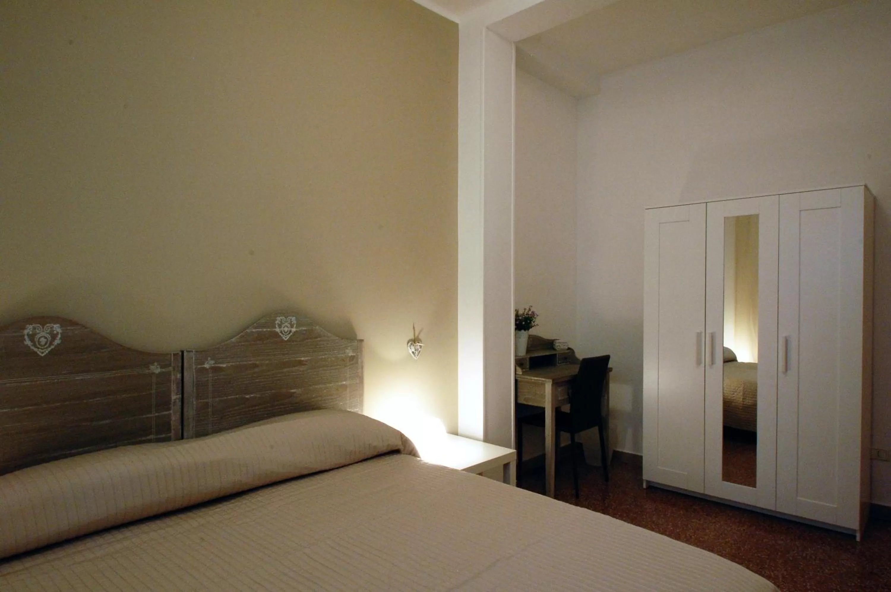 Photo of the whole room, Bed in Giardino dei Frutti