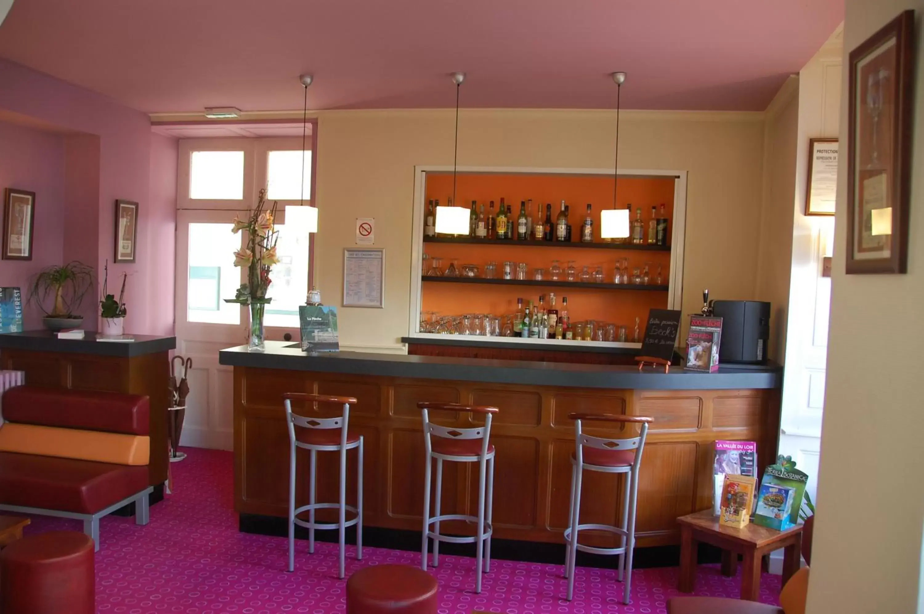 Lounge or bar, Lounge/Bar in Logis Hôtel Le Vert Galant