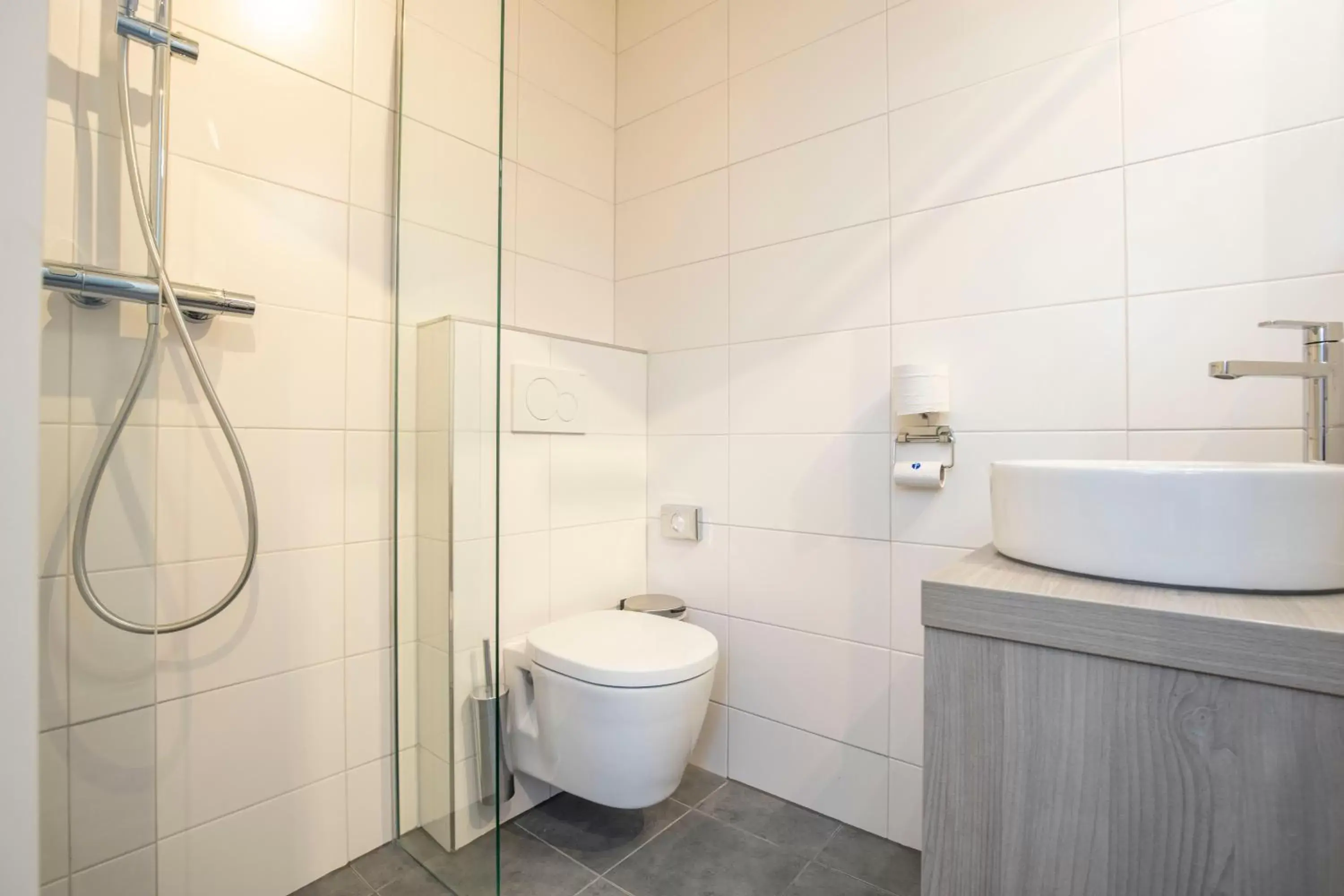 Shower, Bathroom in Fletcher Hotel Landgoed Huis te Eerbeek