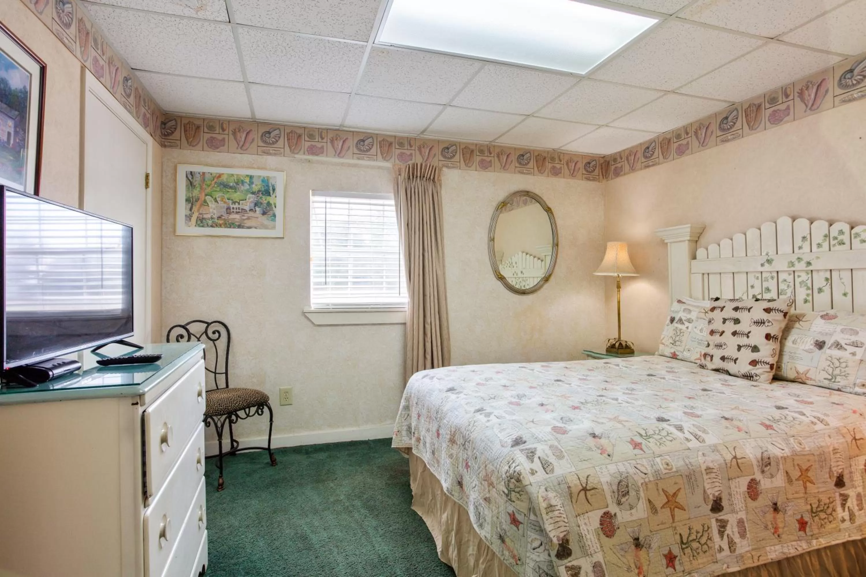 Bed in Edgewater Inn - Biloxi Beach