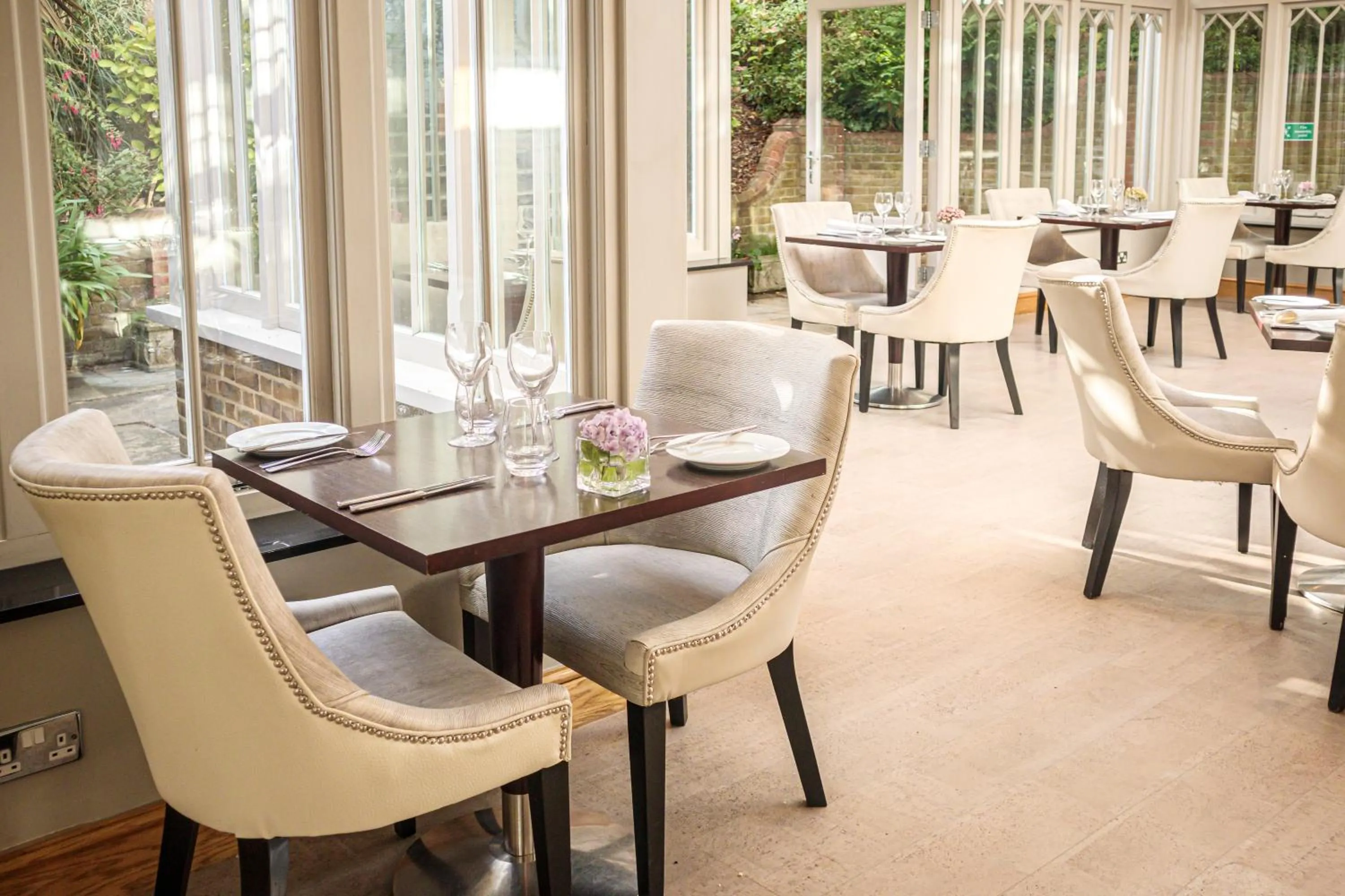 Restaurant/places to eat in Rowhill Grange Hotel & Utopia Spa