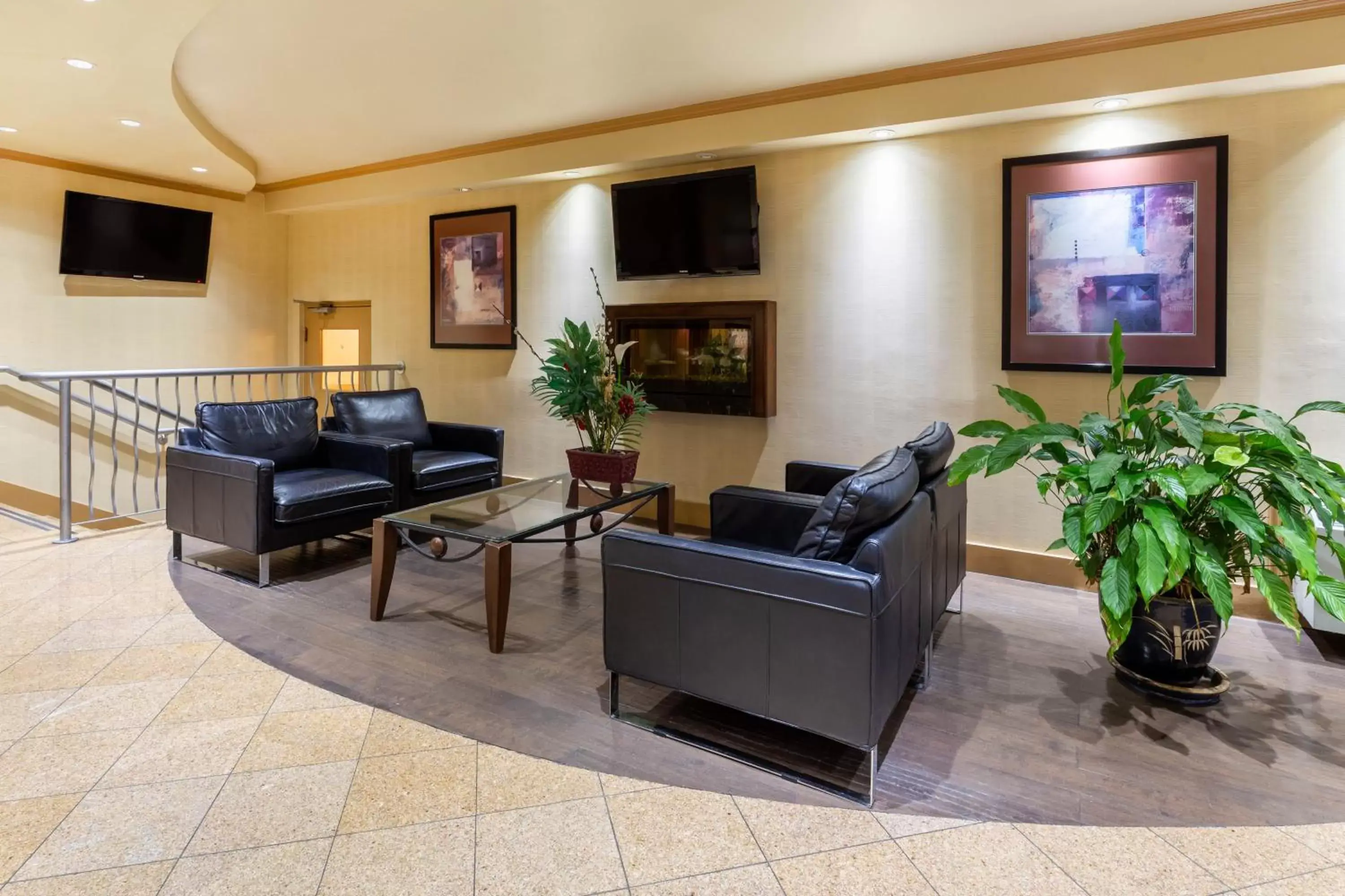 Lobby or reception, Seating Area in Ramada by Wyndham Coquitlam