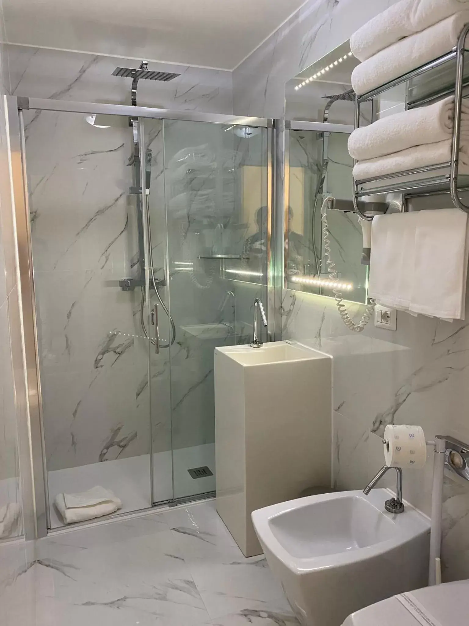 Shower, Bathroom in Relais Trevi 95 Boutique Hotel