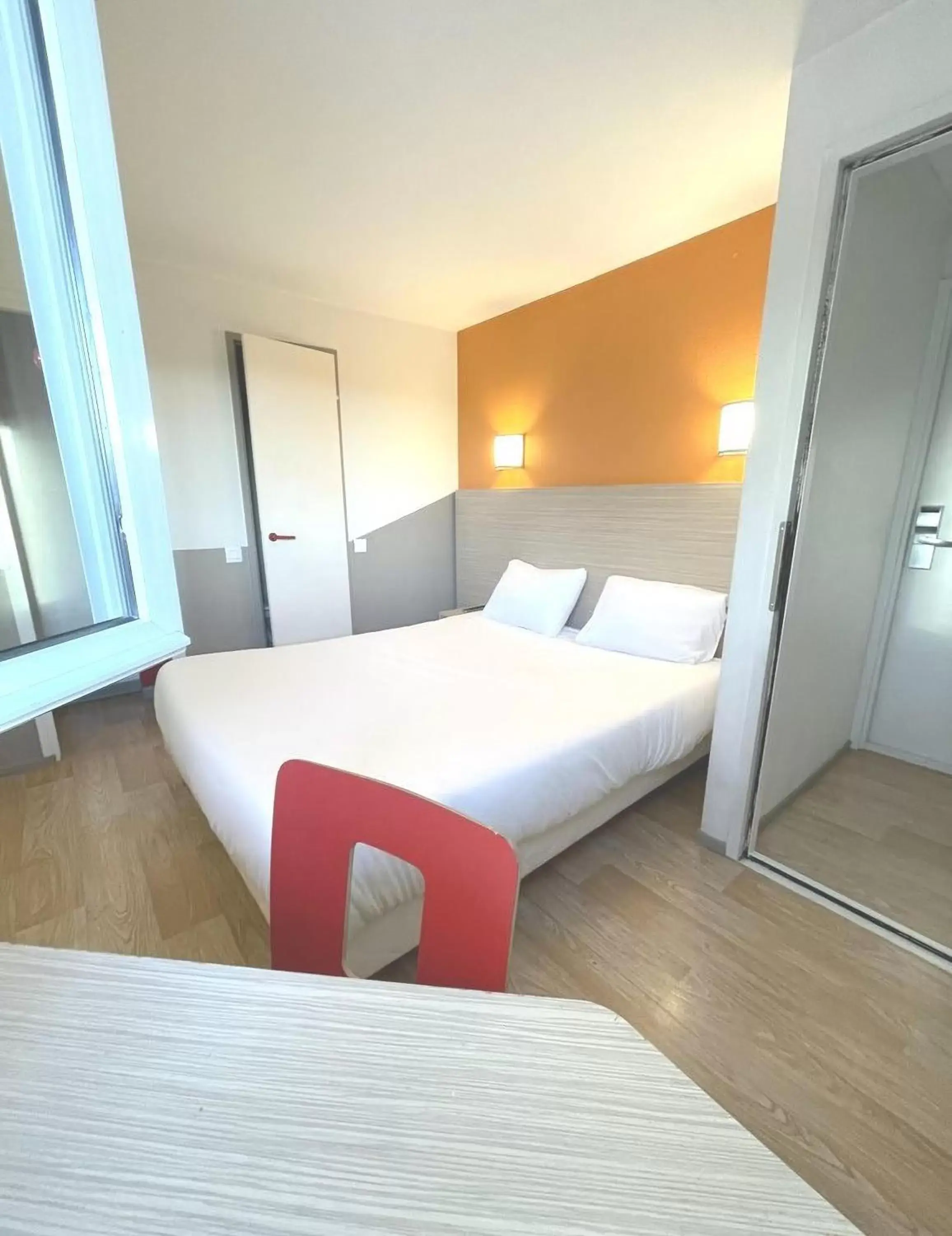 Bedroom, Bed in Première Classe Martigues