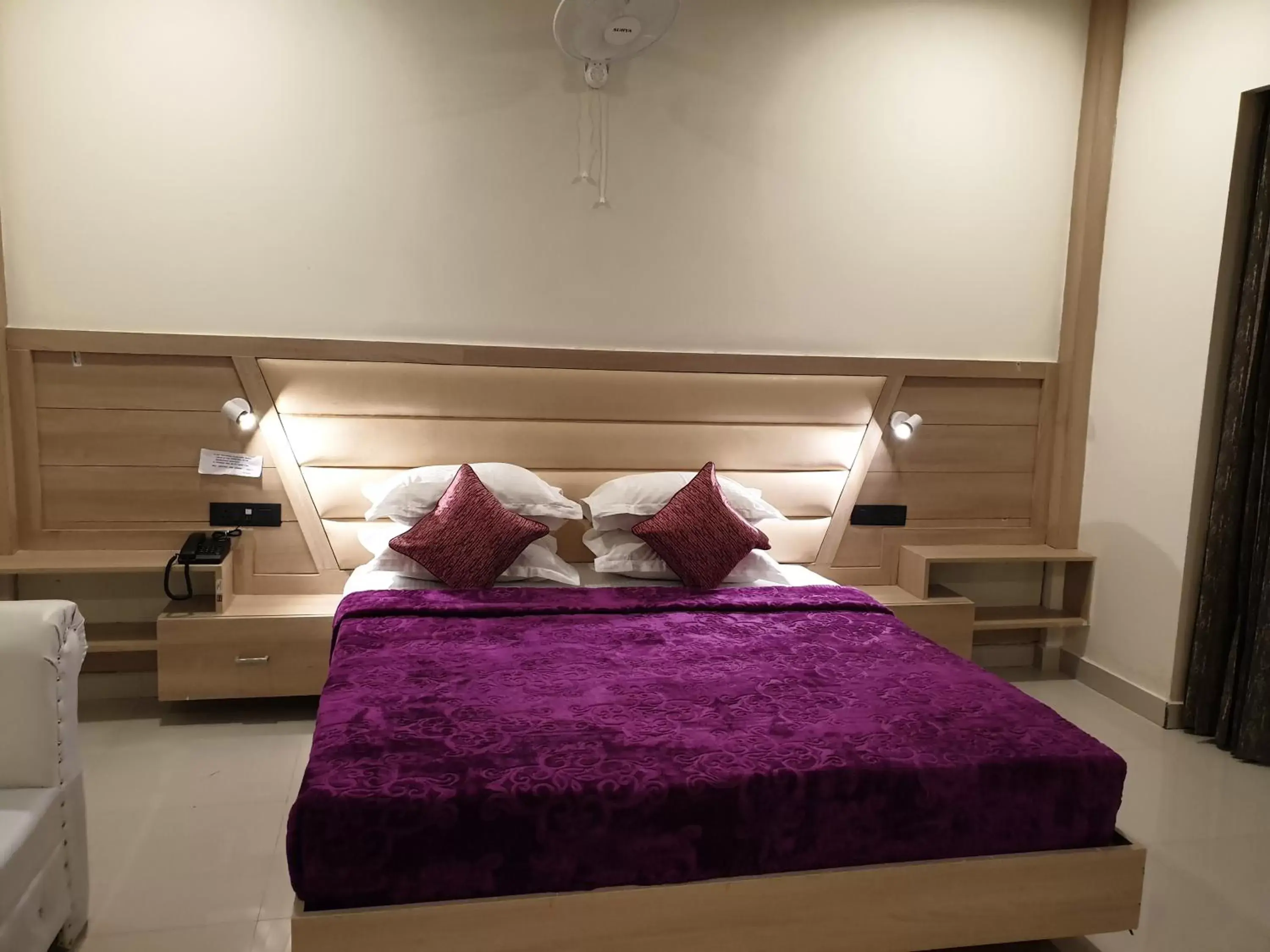 Bed in Hotel Rajpur Heights