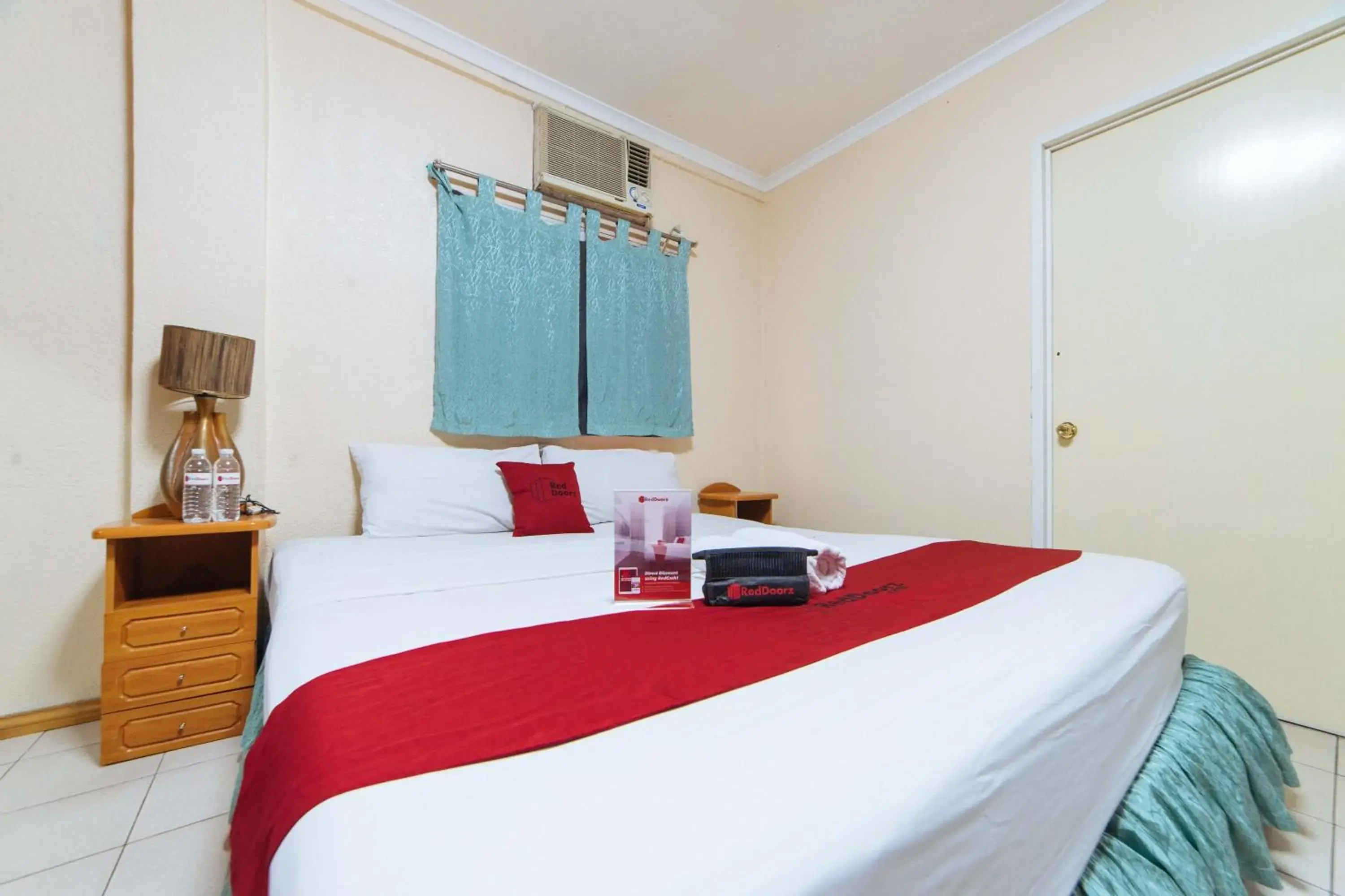 Photo of the whole room, Bed in RedDoorz @ Clarkview 21st Street Angeles City Photo of the whole room, Bed in RedDoorz @ Clarkview 21st Street Angeles City