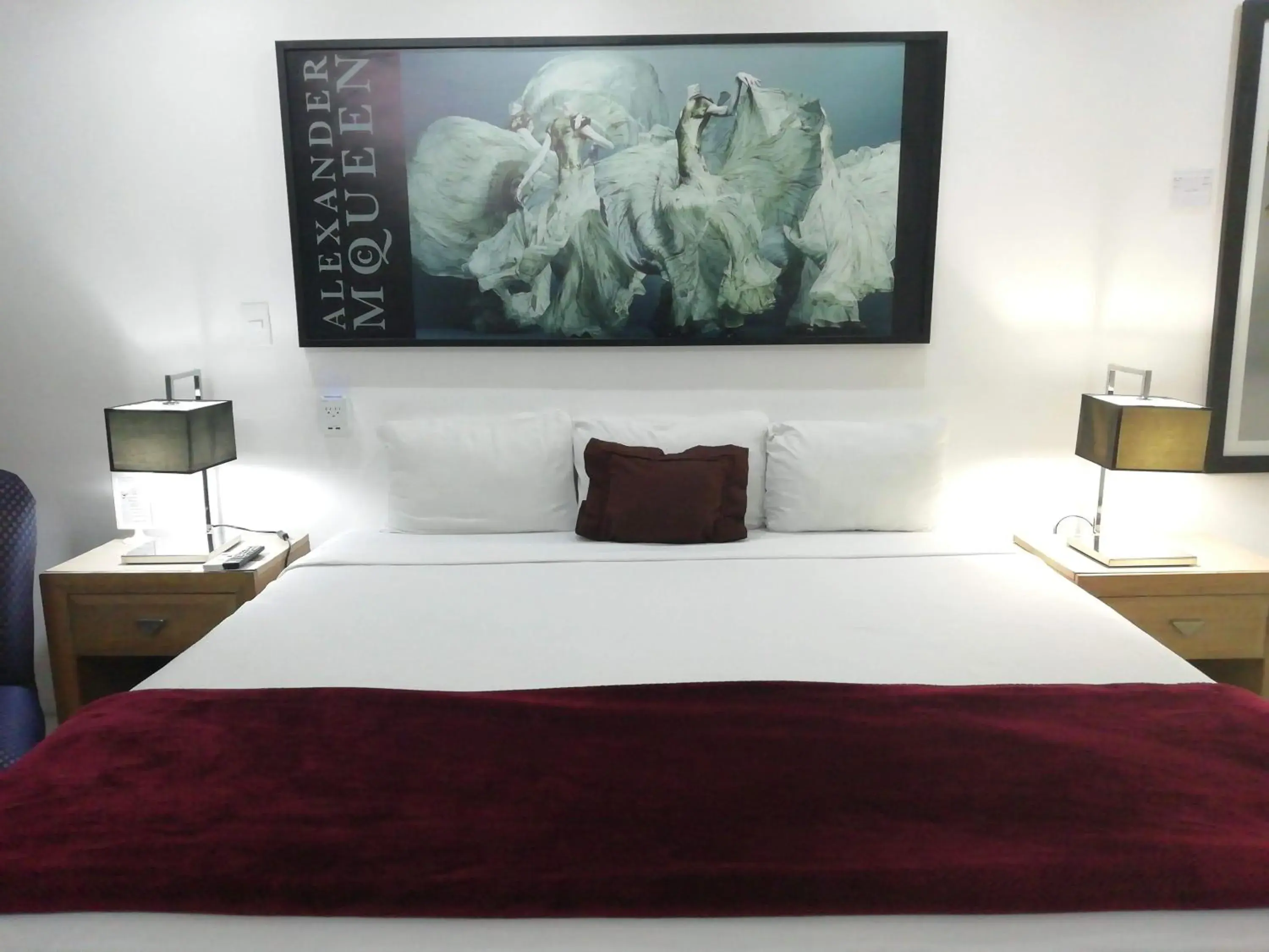 Photo of the whole room, Bed in Essenzia de Cancun