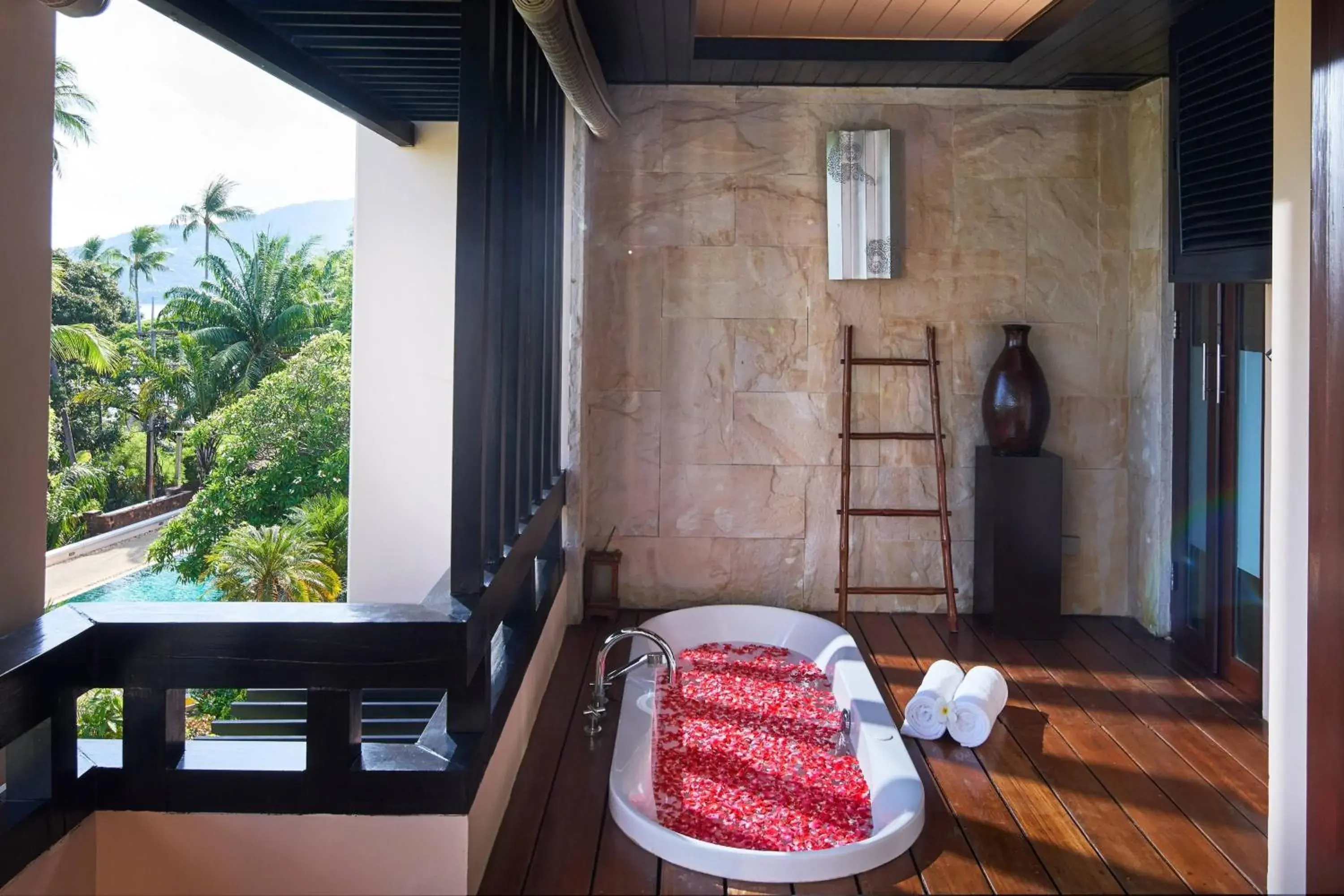 Bathroom, Bed in Renaissance Koh Samui Resort & Spa