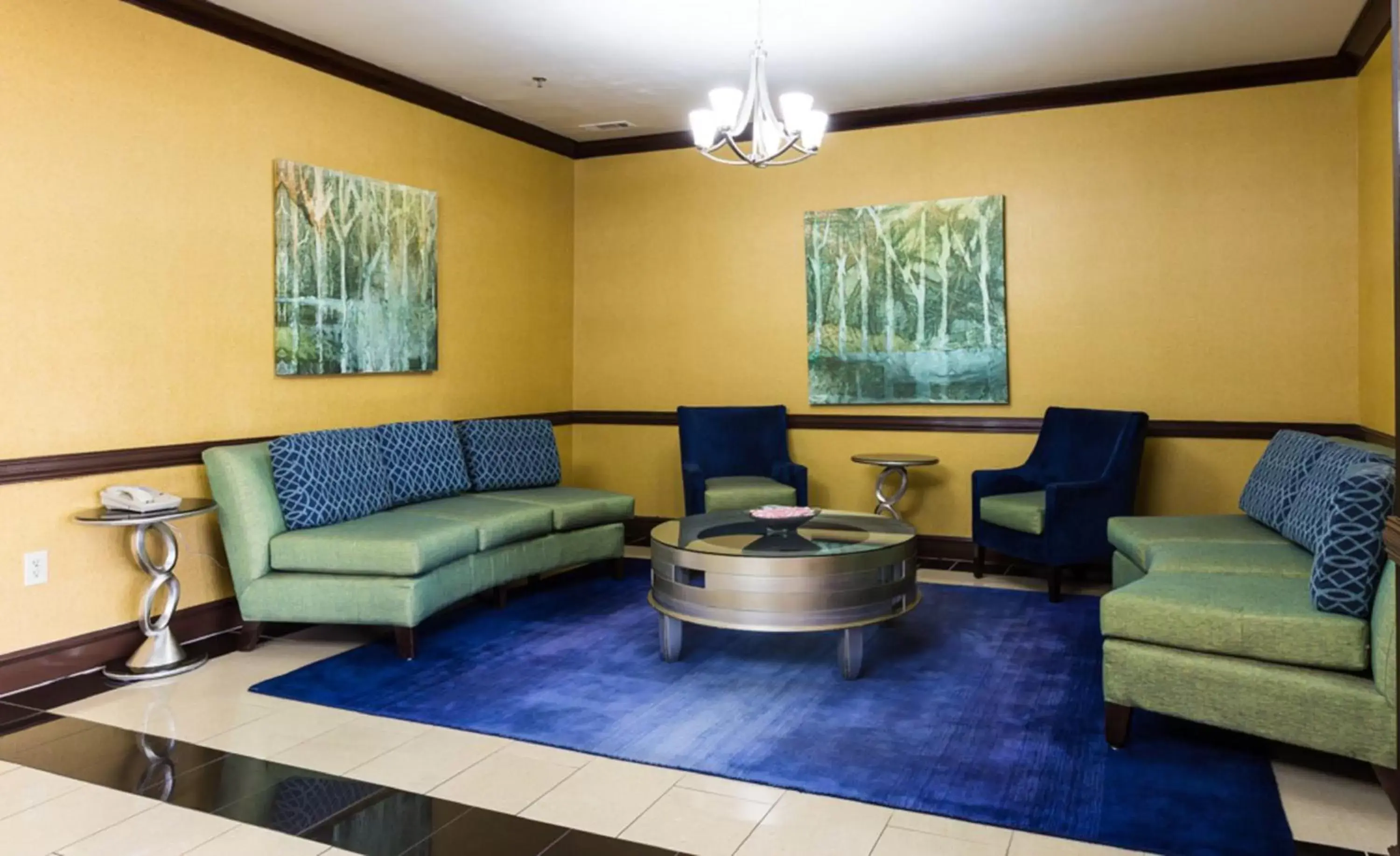 Property building, Seating Area in Holiday Inn Express Hotel & Suites Hinesville, an IHG Hotel