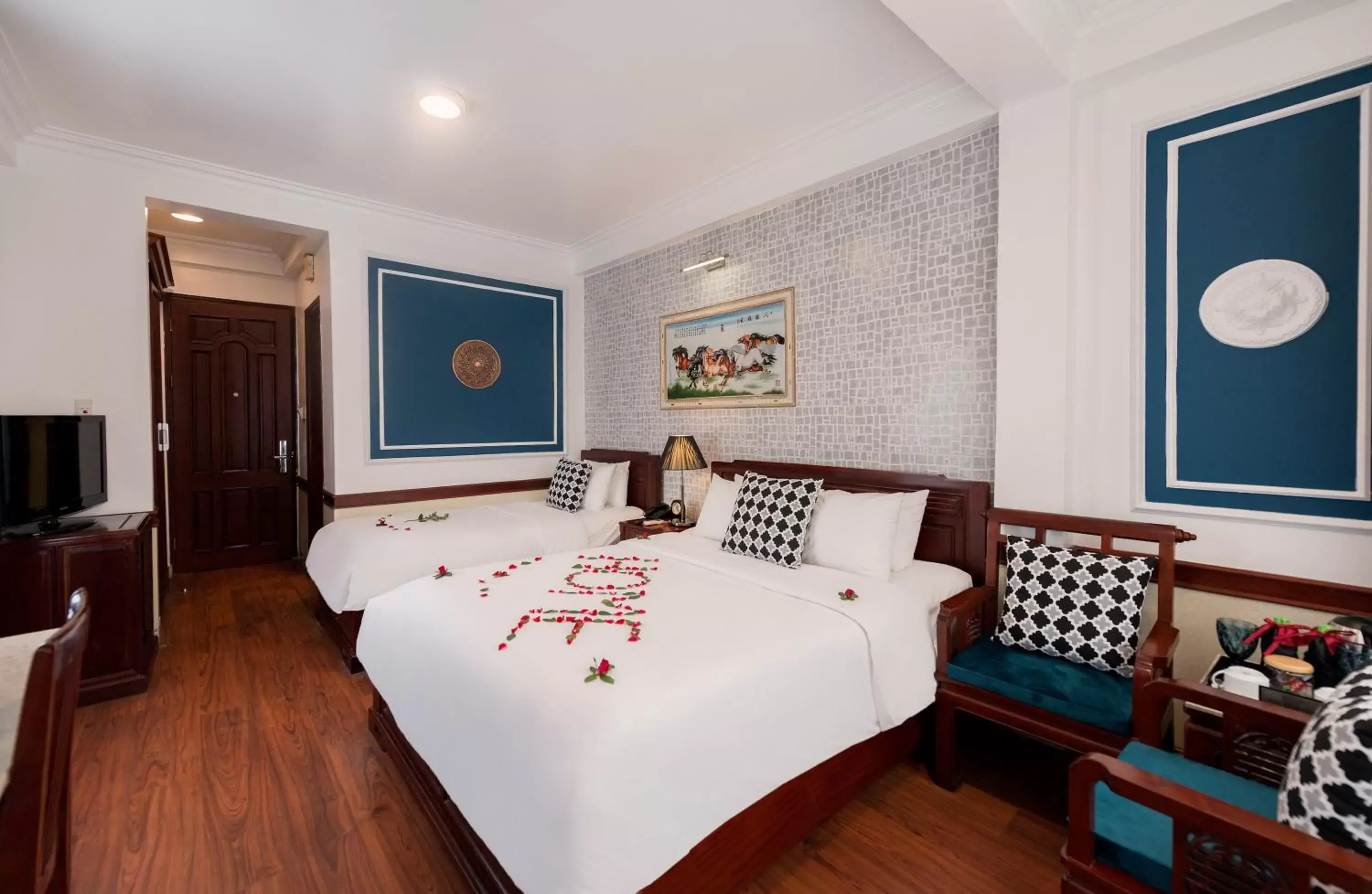 Bedroom, Bed in Prince II Hotel