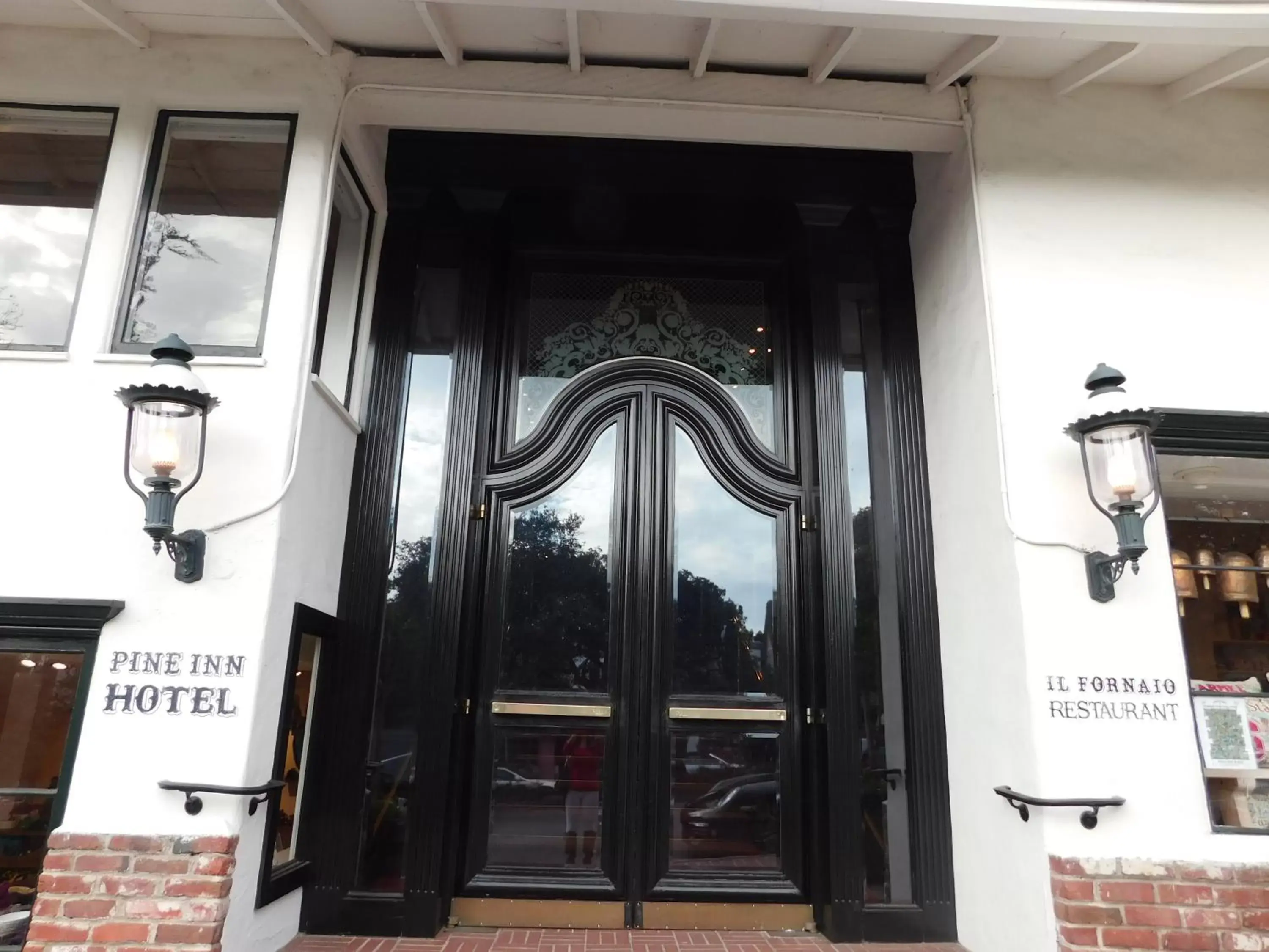 Property building, Facade/Entrance in Pine Inn - Carmel