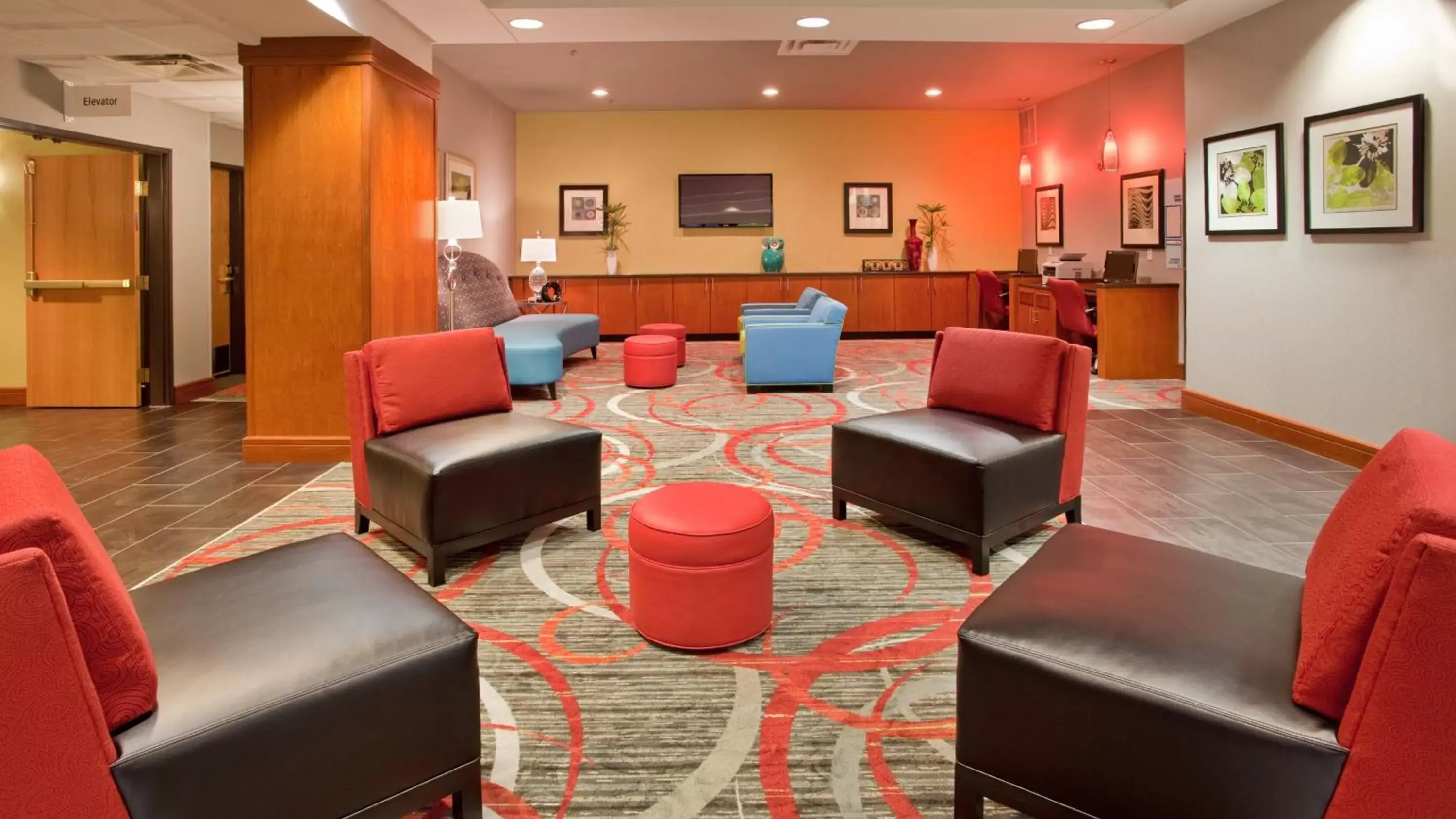 Property building, Lounge/Bar in Holiday Inn Express Fremont, an IHG Hotel