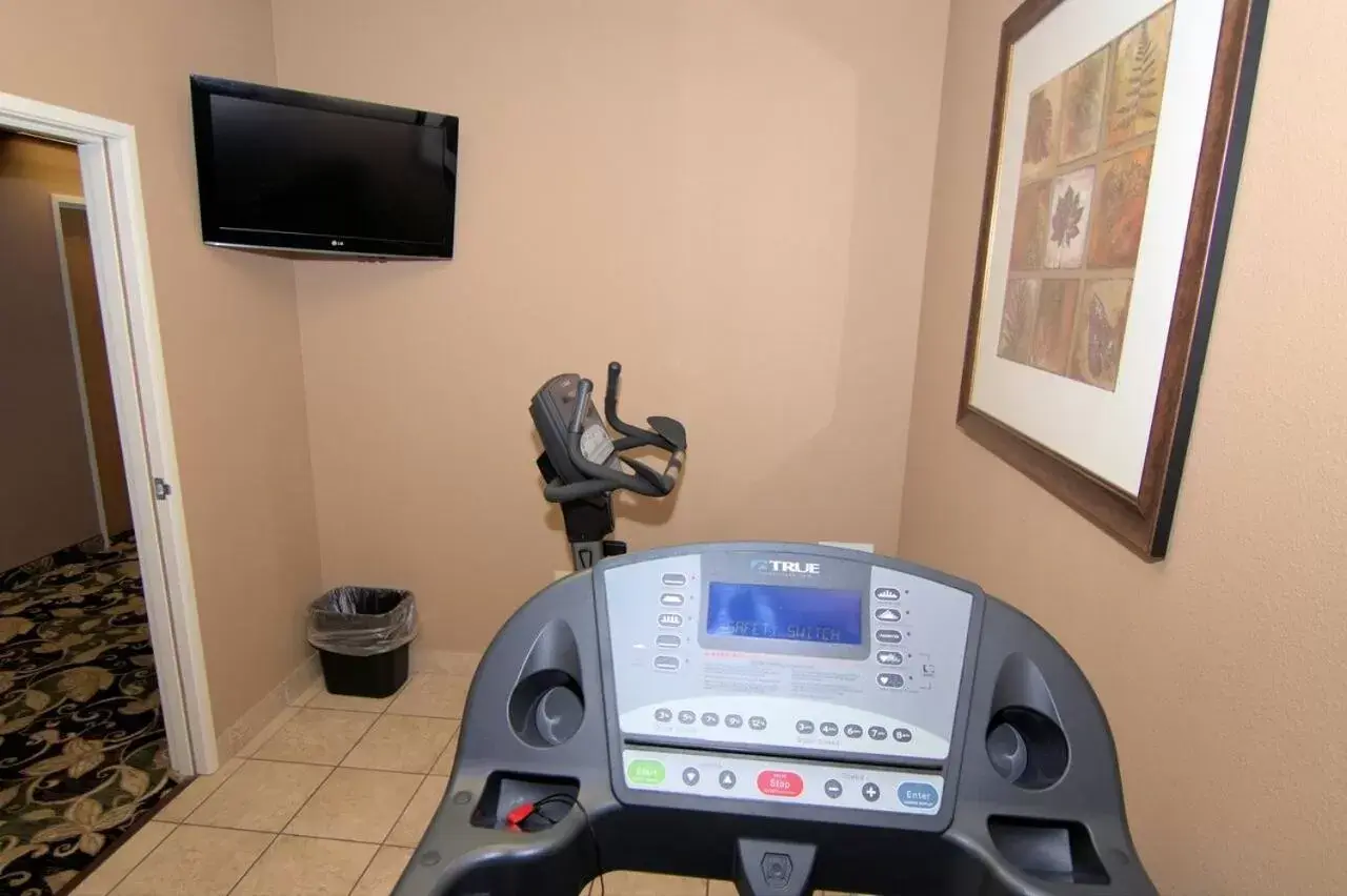 Fitness centre/facilities, TV/Entertainment Center in Rock Island Inn & Suites