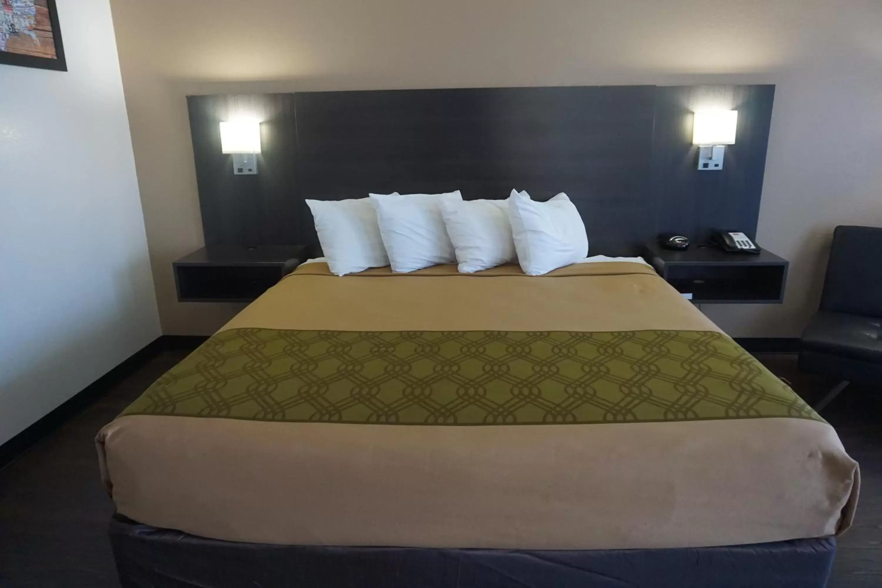 Bed in SureStay Hotel by Best Western Phoenix Airport