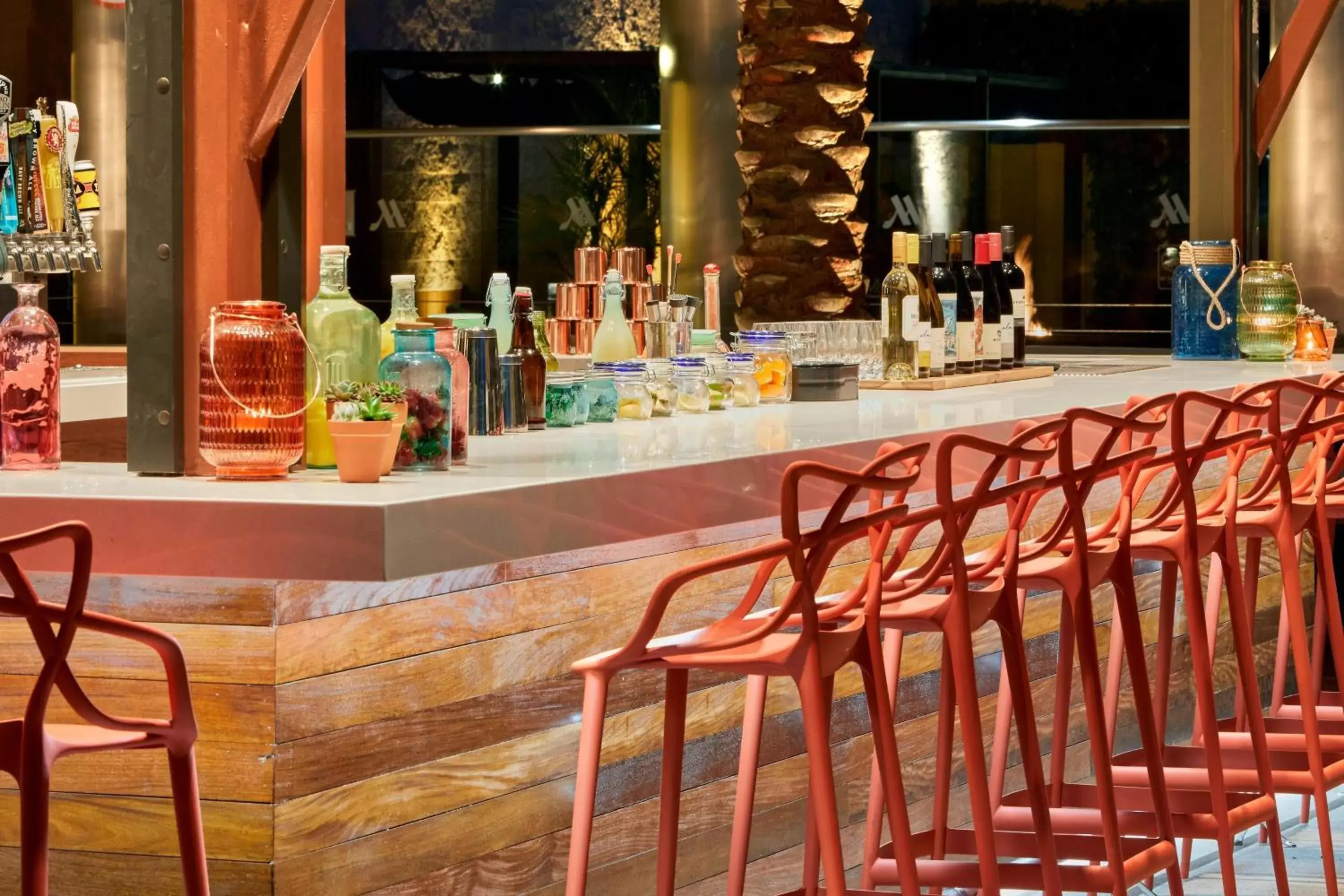 Restaurant/places to eat, Lounge/Bar in Los Angeles Marriott Burbank Airport