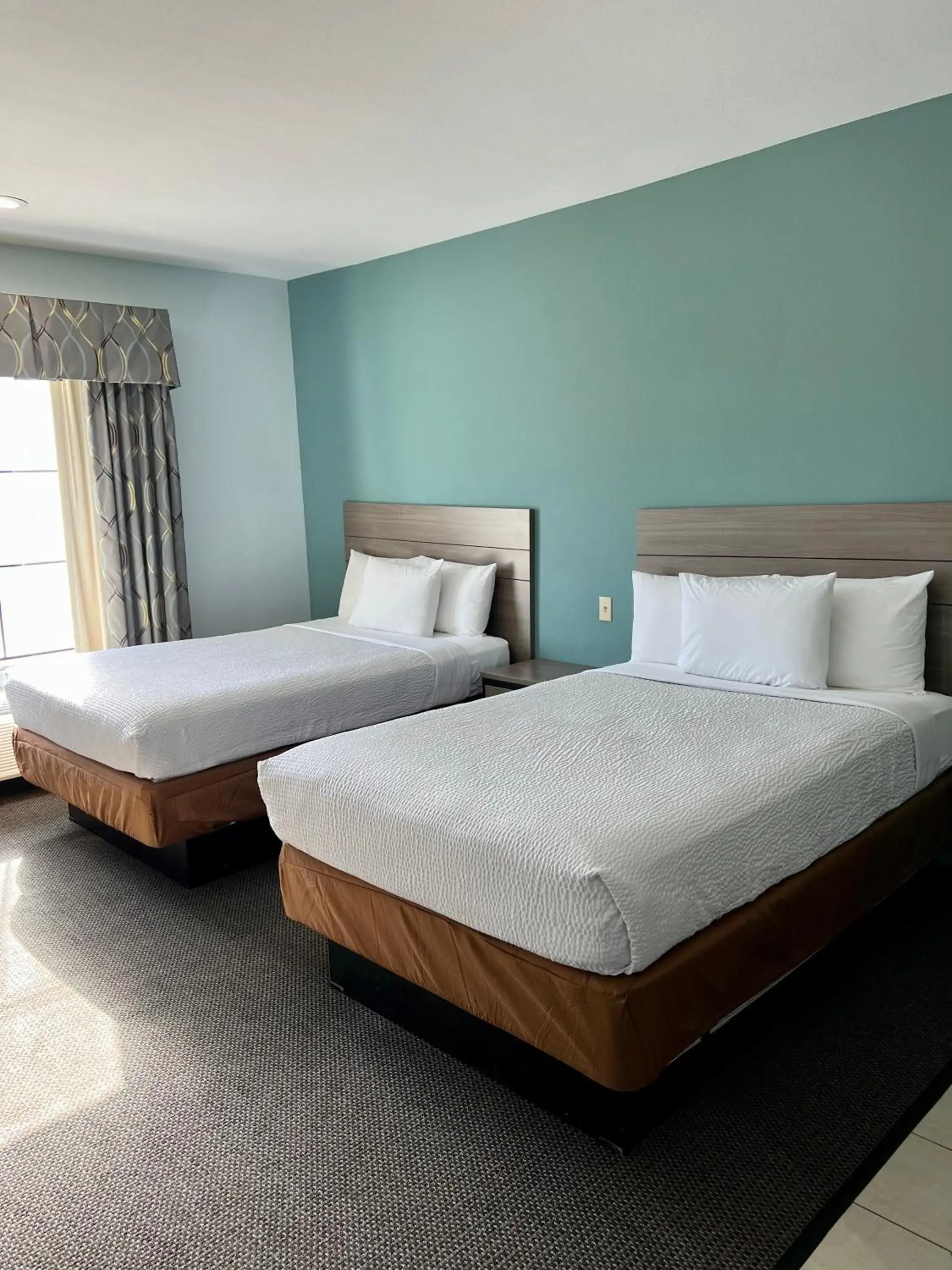 Bedroom, Bed in Americas Best Value Inn Sulphur