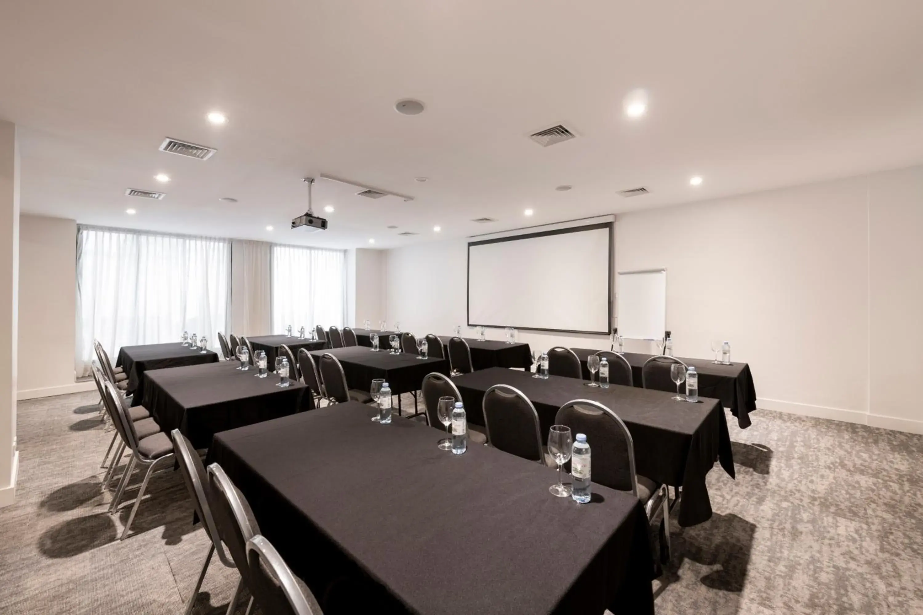 Meeting/conference room in Efe Hotel & Cowork