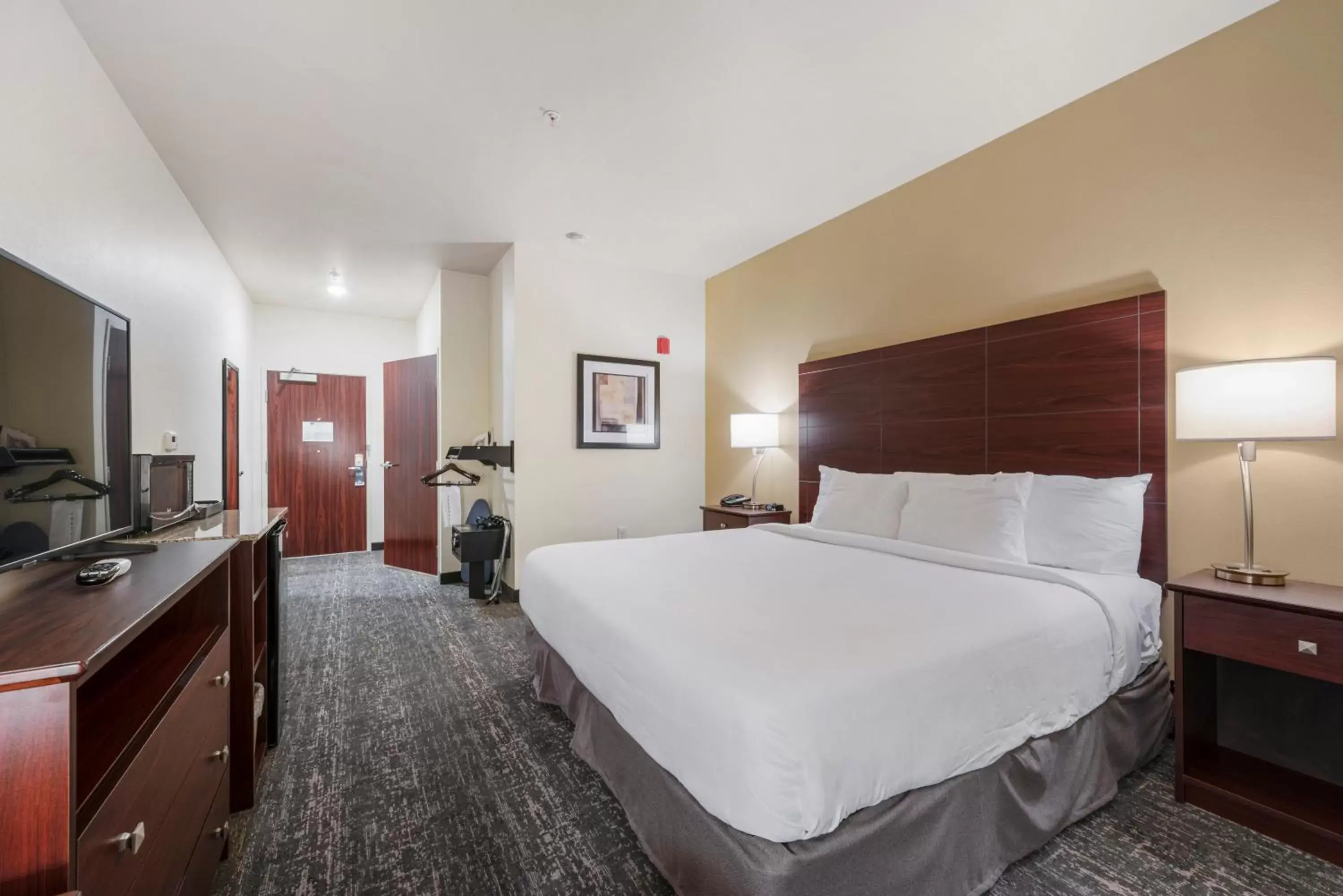 Bed in Cobblestone Hotel & Suites - Urbana