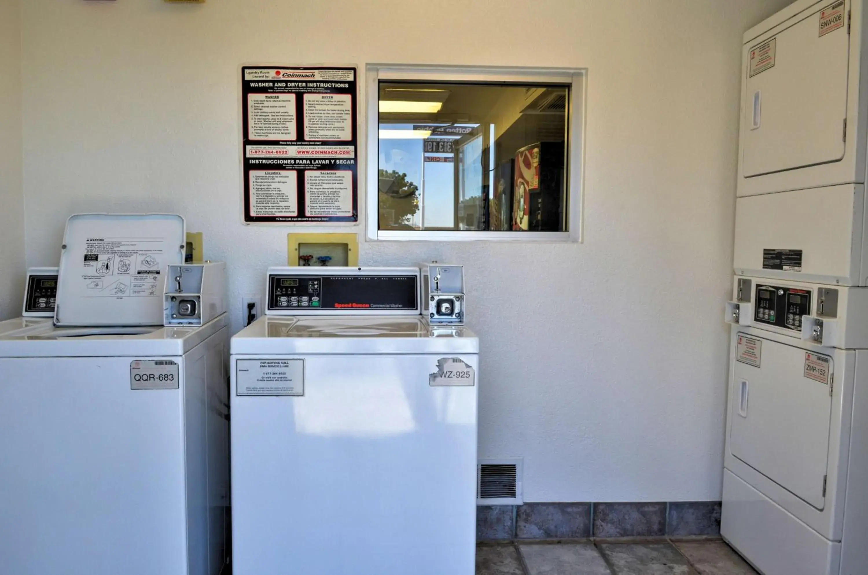 On site, Kitchen/Kitchenette in Motel 6 Santa Nella, CA - Los Banos - Interstate 5
