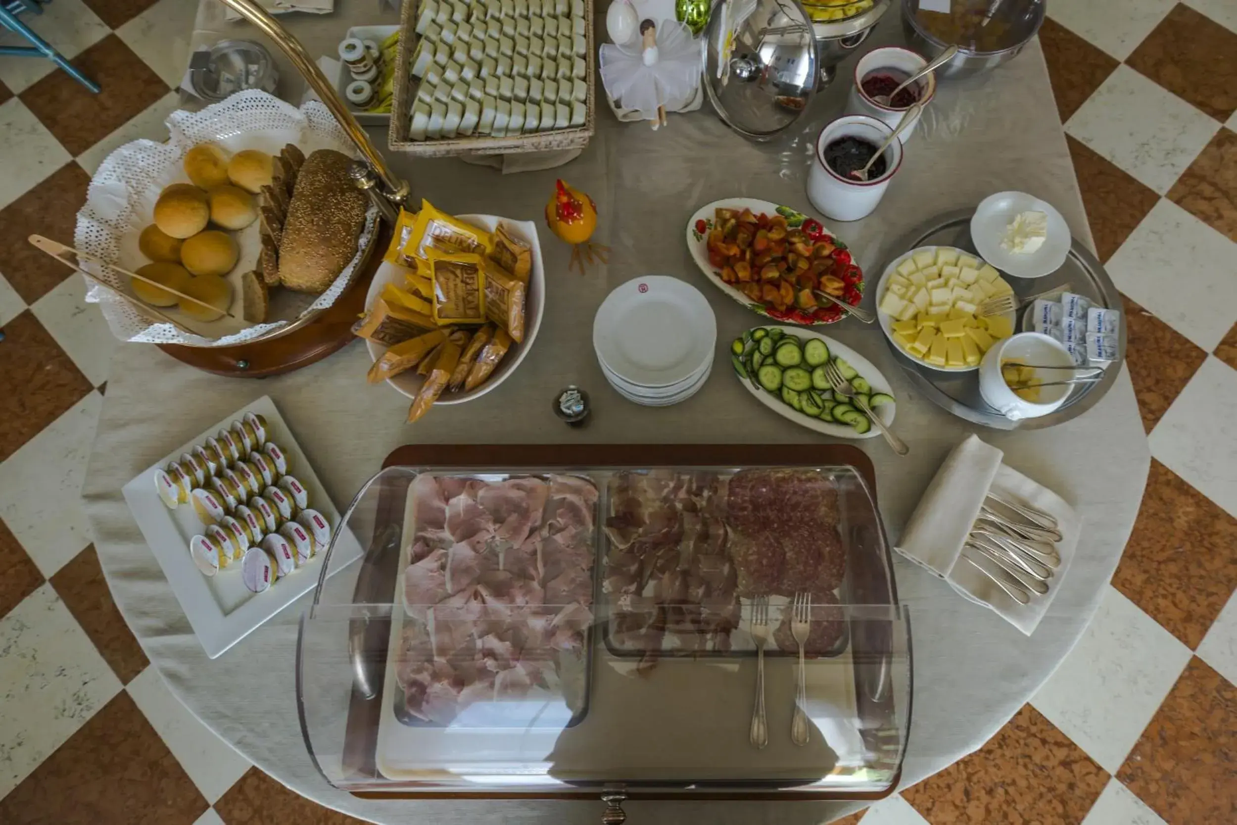 Buffet breakfast in Hotel Alla Torre