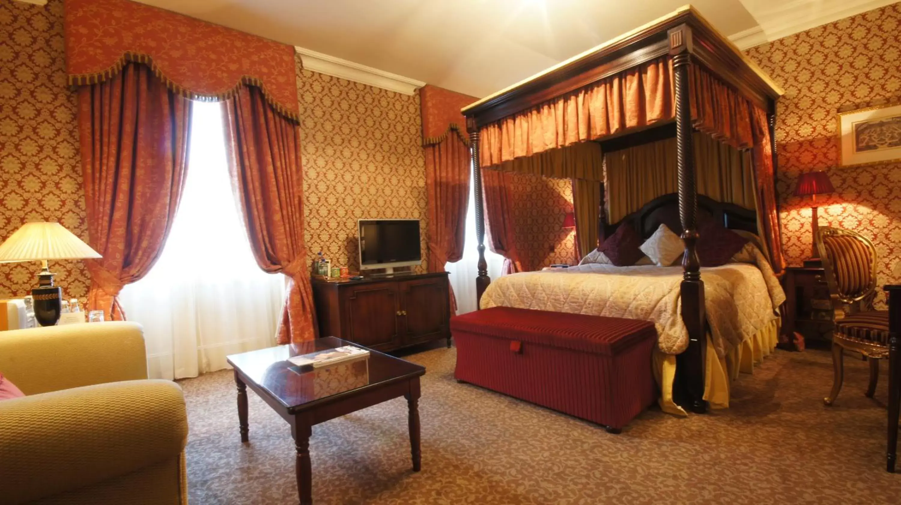 Bedroom in The Leonard Hotel