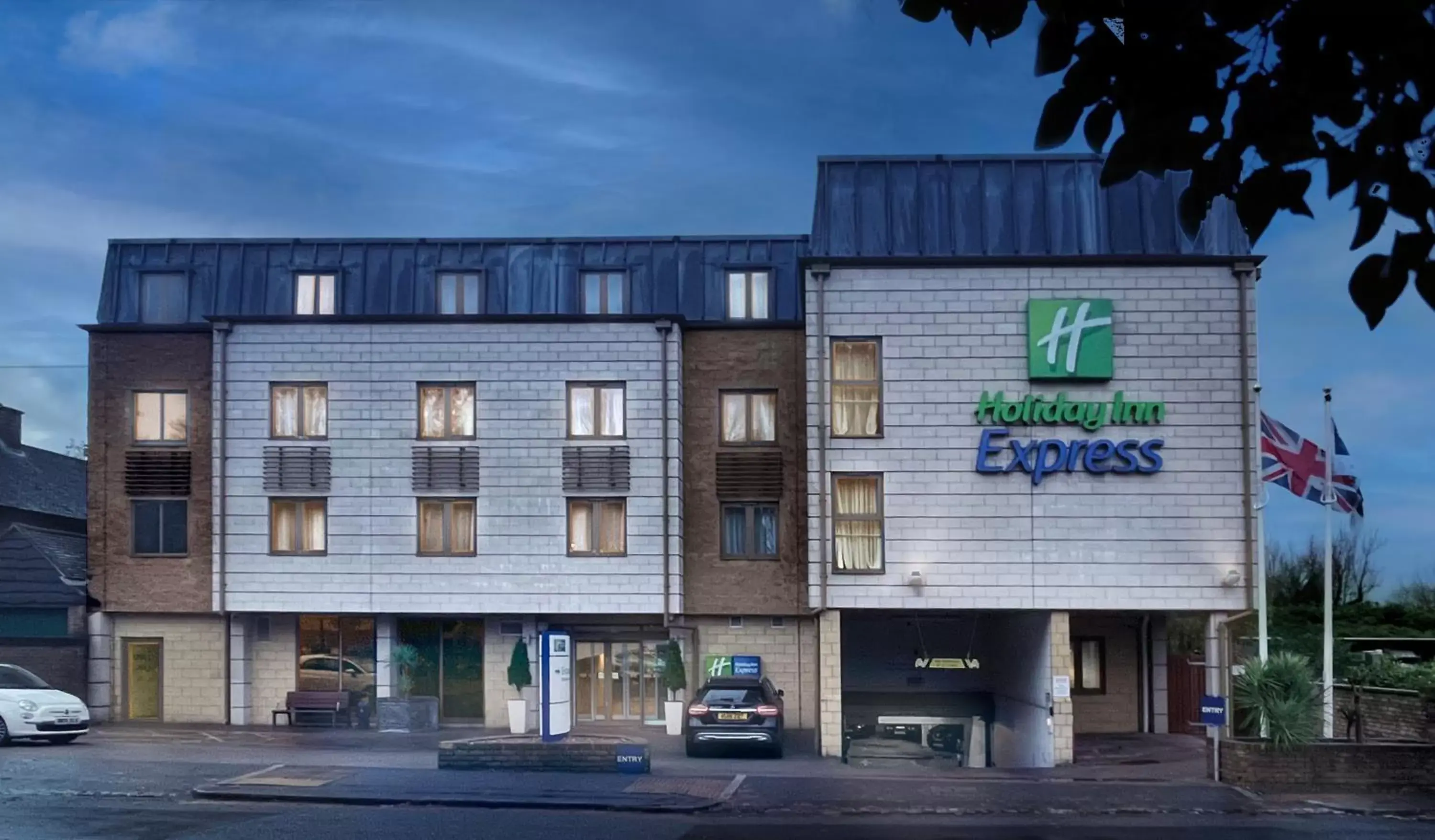 Property Building in Holiday Inn Express Windsor, an IHG Hotel