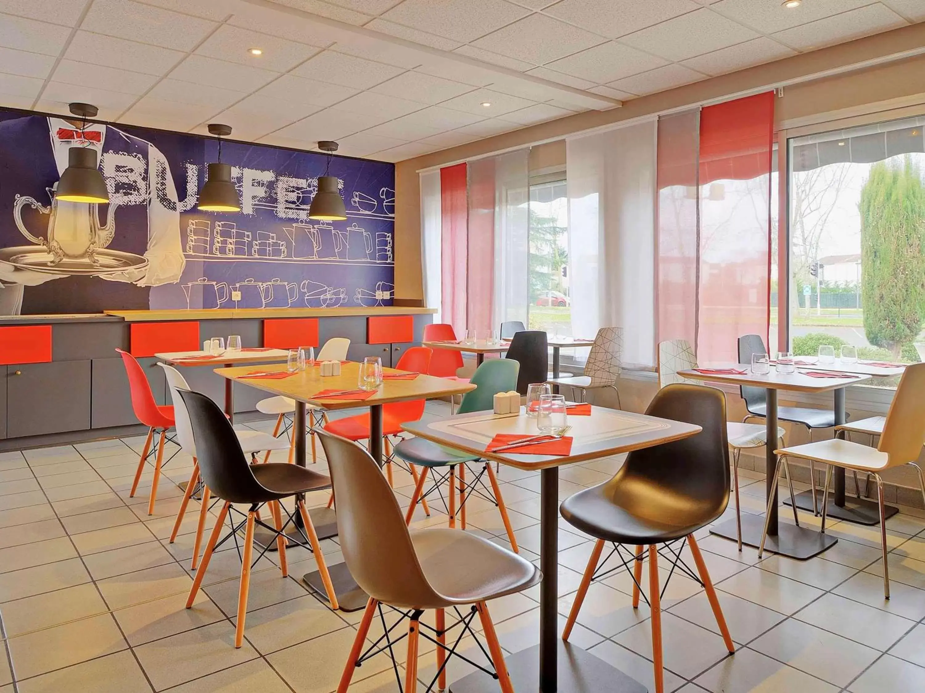 Restaurant/Places to Eat in ibis Poitiers Beaulieu