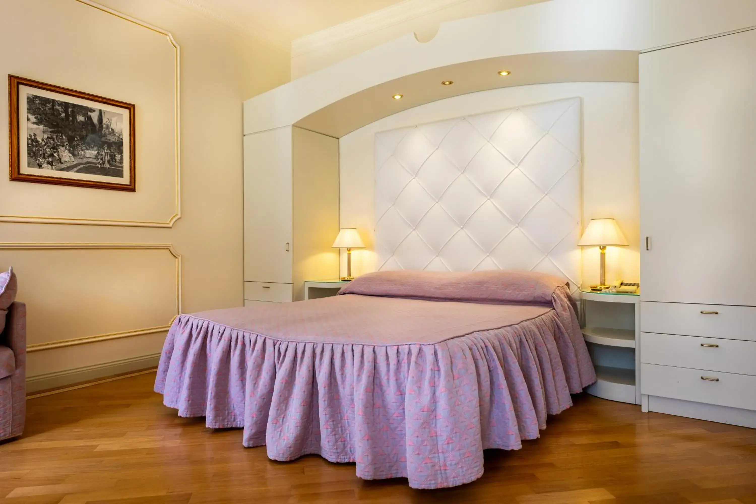 Bedroom, Bed in Hotel Astoria