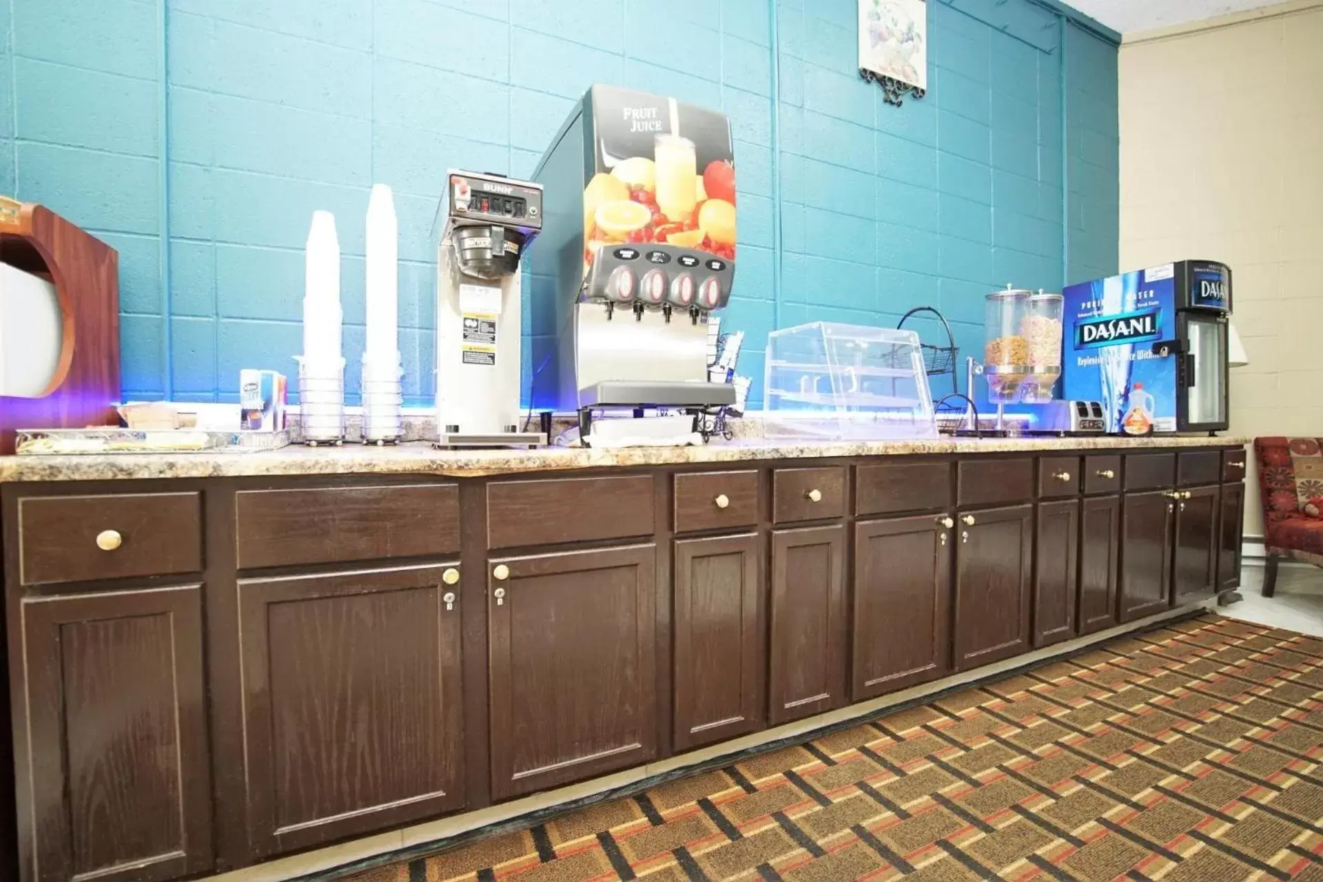 Breakfast in Faribault Hometown Inn & Suites Breakfast in Faribault Hometown Inn & Suites