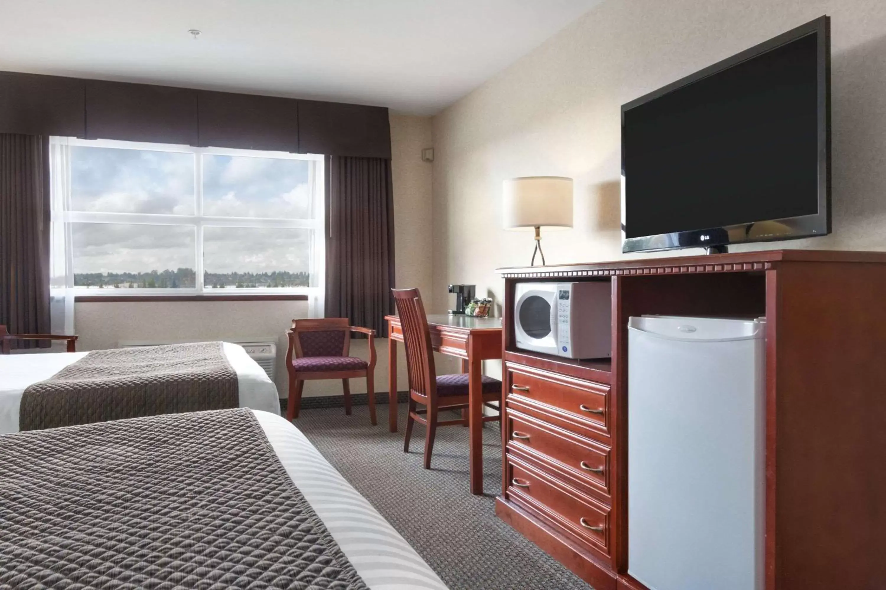 Photo of the whole room in Days Inn & Suites by Wyndham Langley