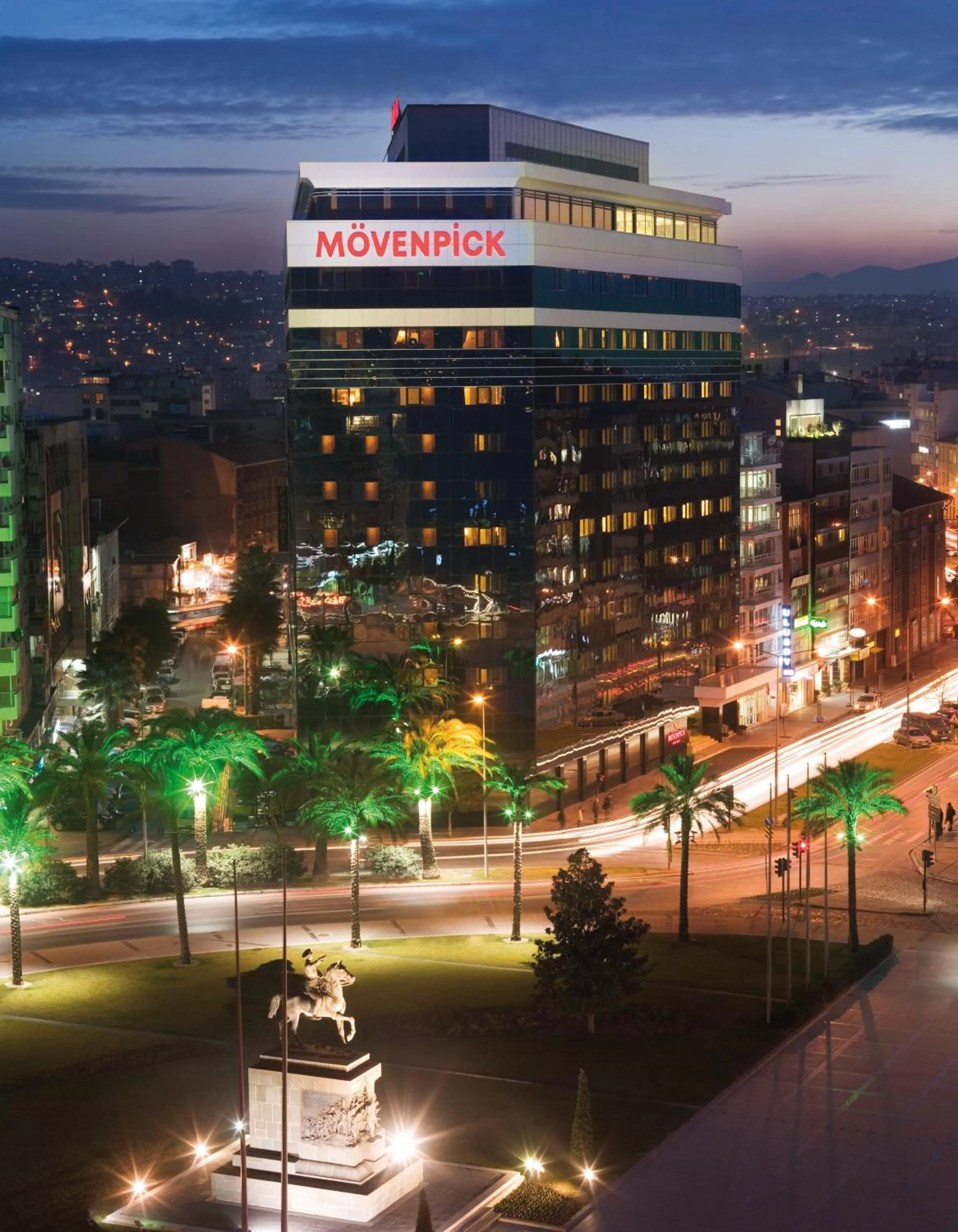 Facade/entrance in Mövenpick Hotel Izmir
