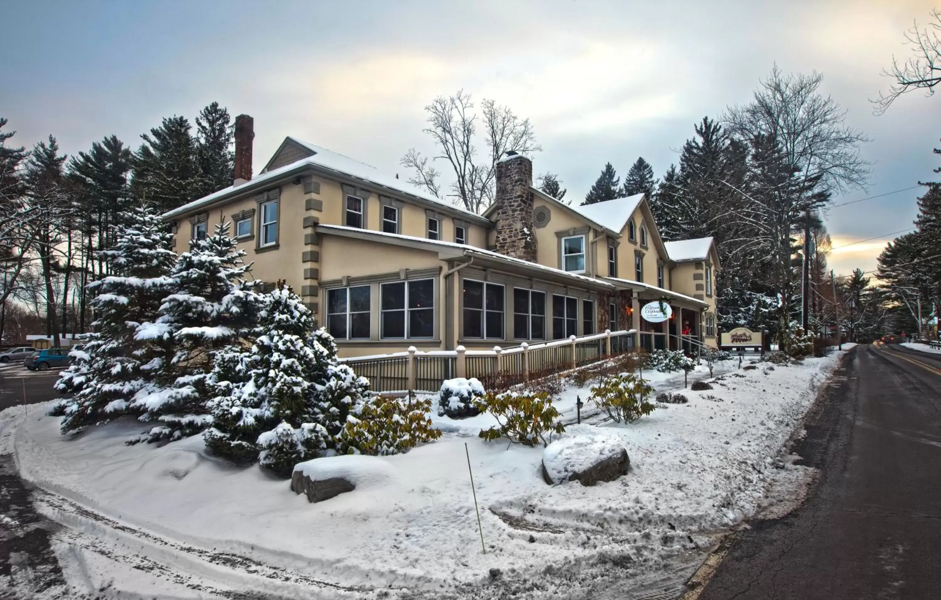 Facade/entrance, Winter in Woodfield Manor - A Sundance Vacations Property