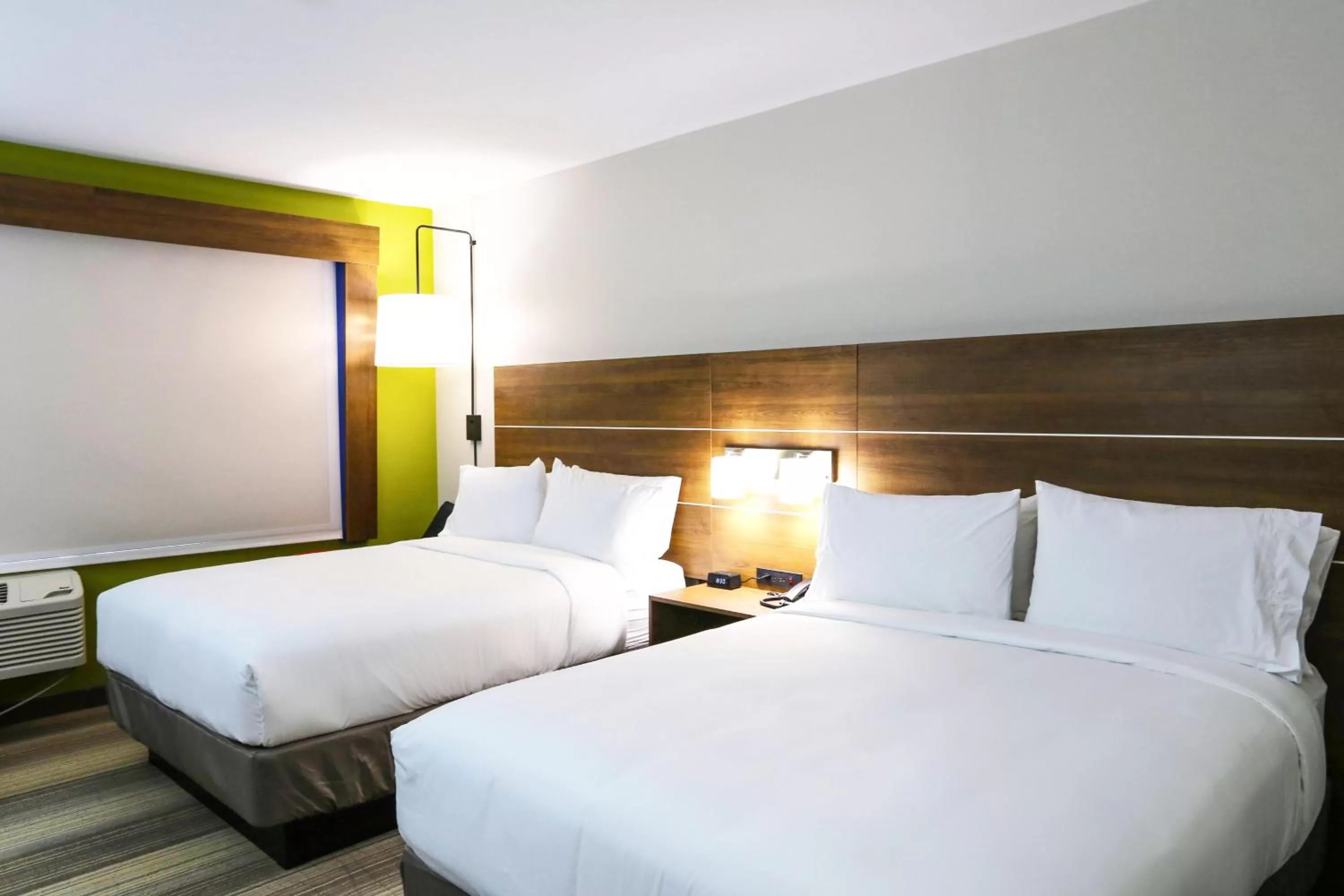 Photo of the whole room, Bed in Holiday Inn Express & Suites - Houston IAH - Beltway 8 by IHG