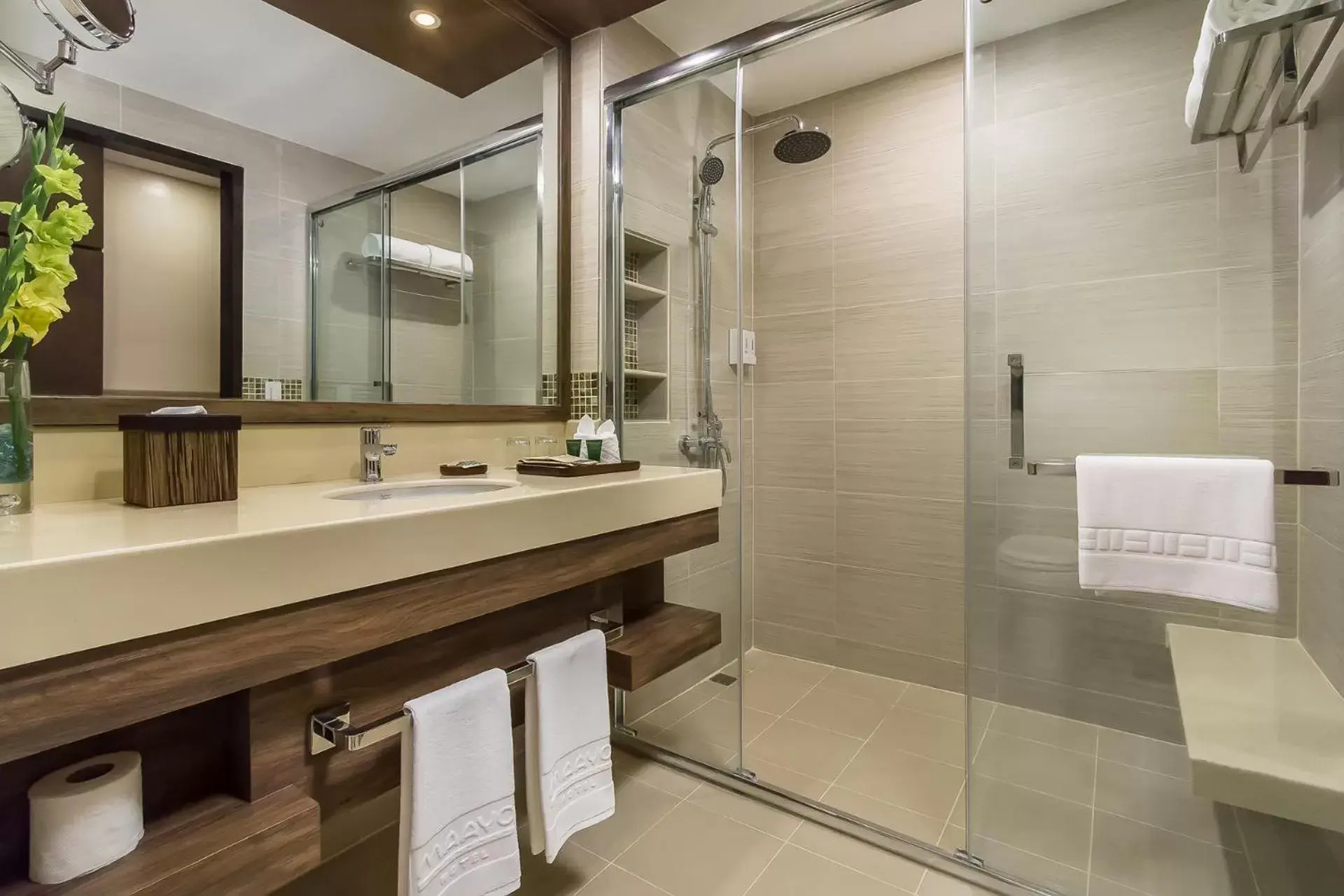 Bathroom in Maayo Hotel