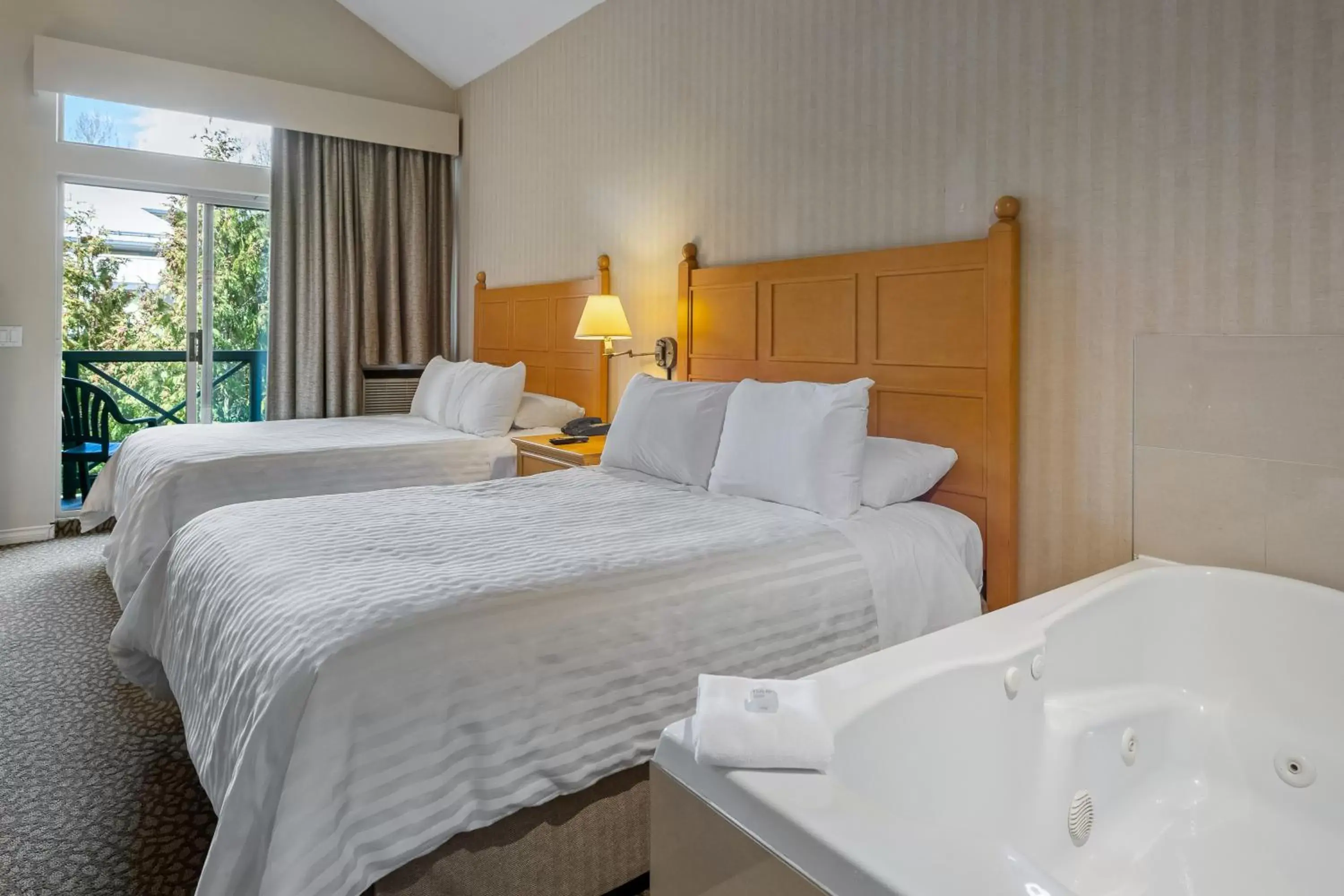 Deluxe Queen Room with 2 Queen Beds in Pinnacle Hotel Whistler