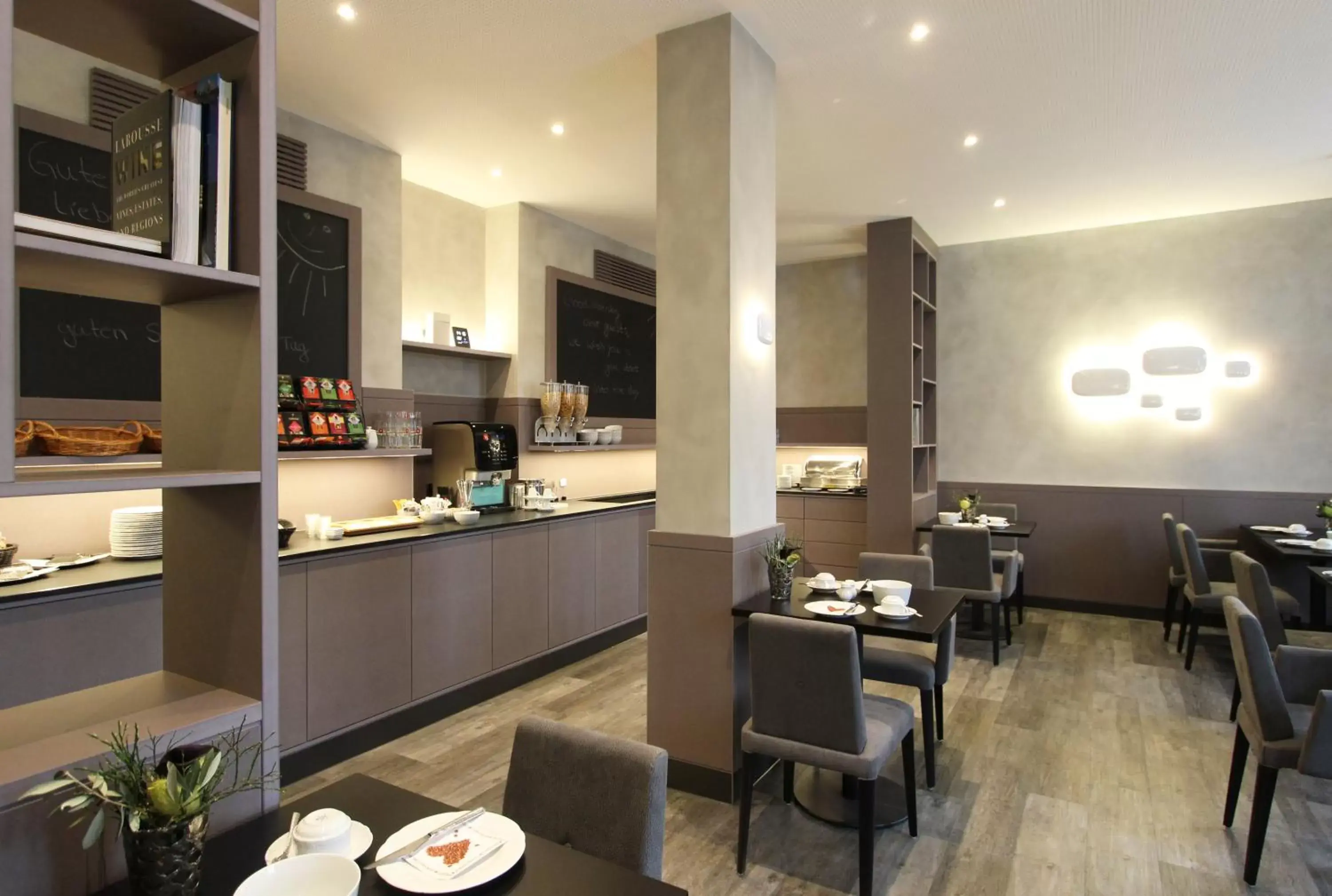 Buffet breakfast, Restaurant/Places to Eat in Hotel Stadt Tuttlingen