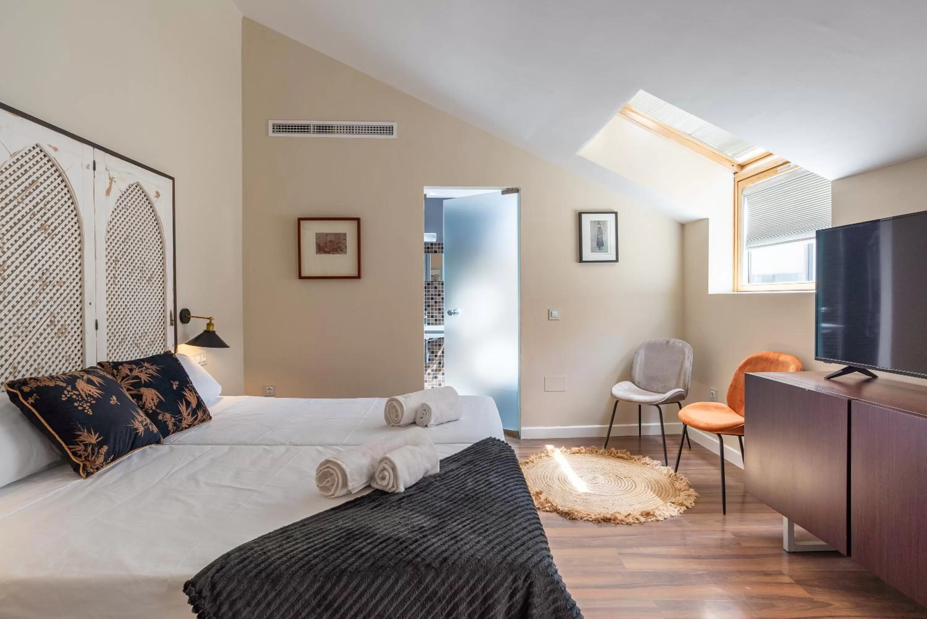 Living room, Bed in Hotel Albaicín