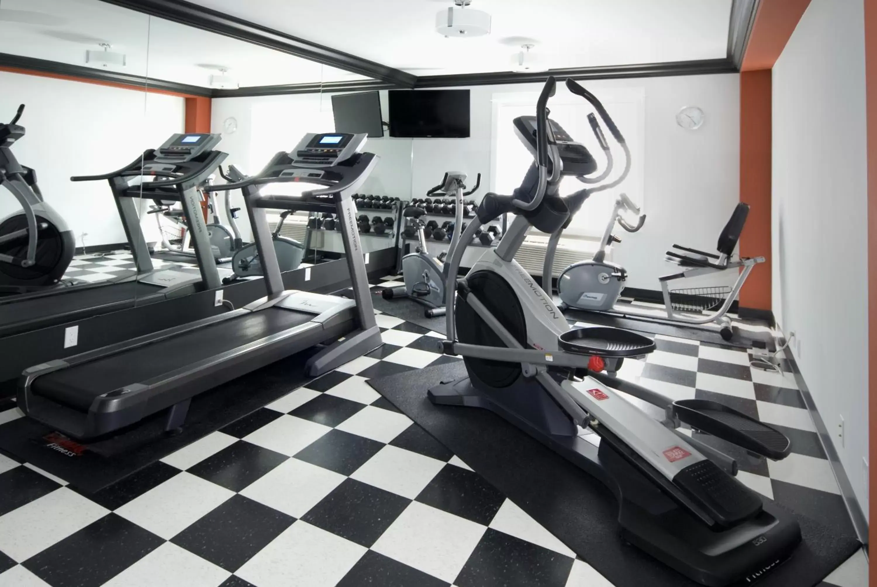 Fitness centre/facilities, Fitness Center/Facilities in Ramada by Wyndham Surrey/Langley