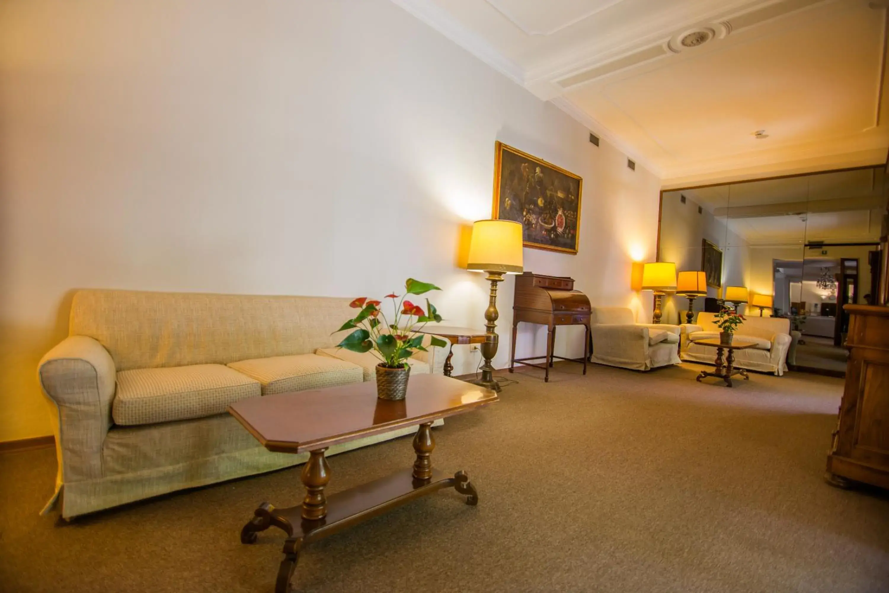 Communal lounge/ TV room, Seating Area in Hotel Cappelli