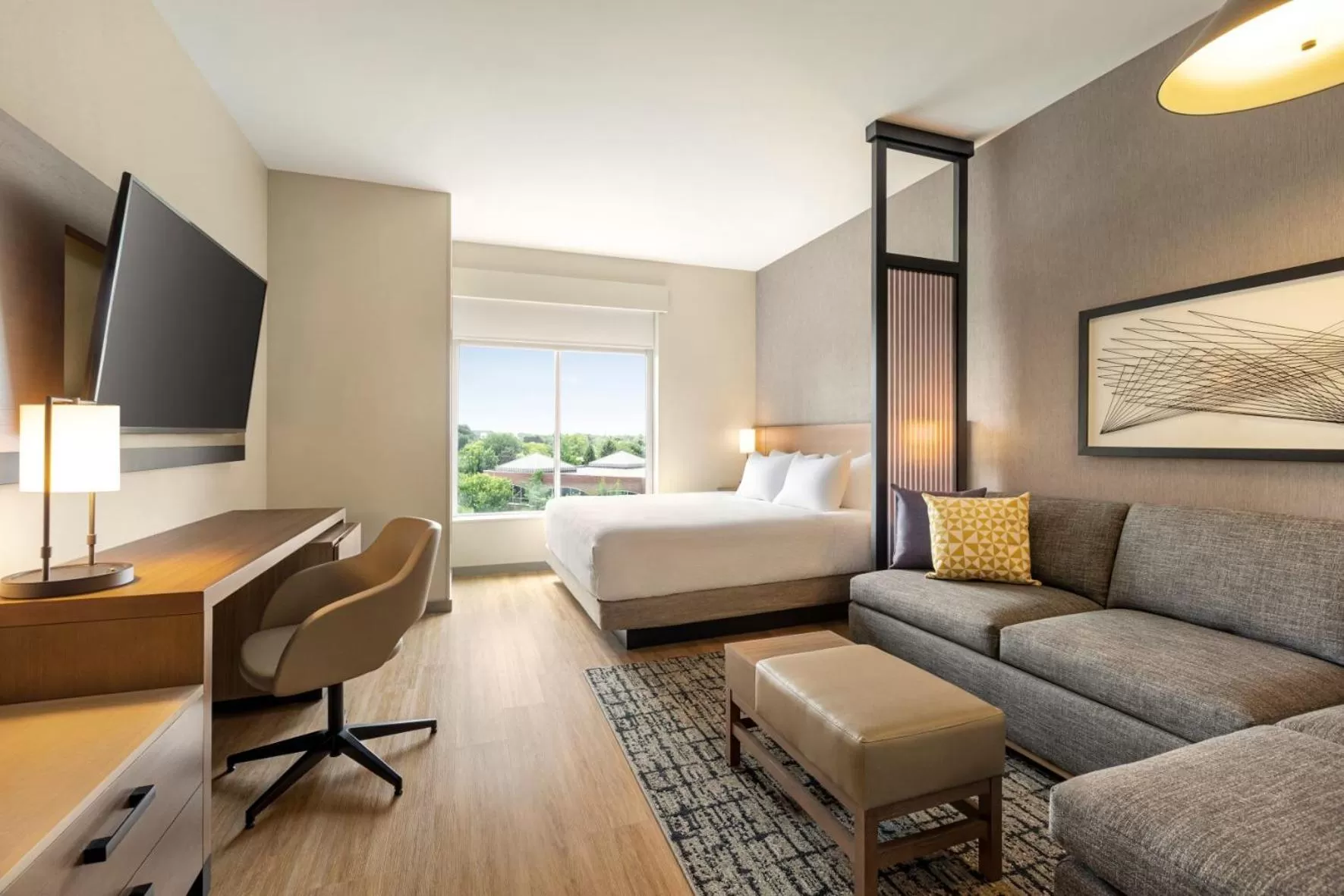 Shower, Bed in Hyatt Place Columbus Polaris