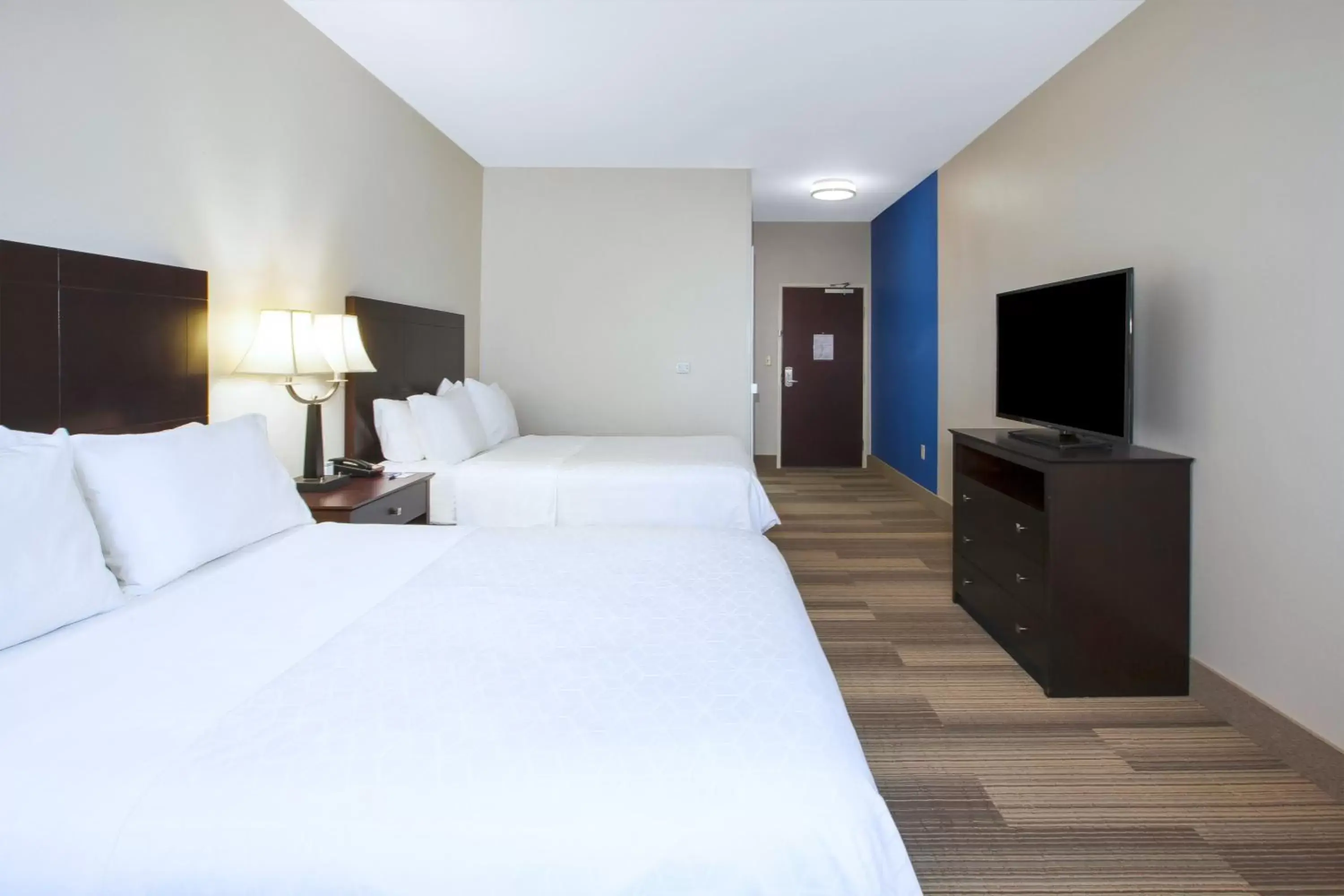 Photo of the whole room, Bed in Holiday Inn Express Niles, an IHG Hotel