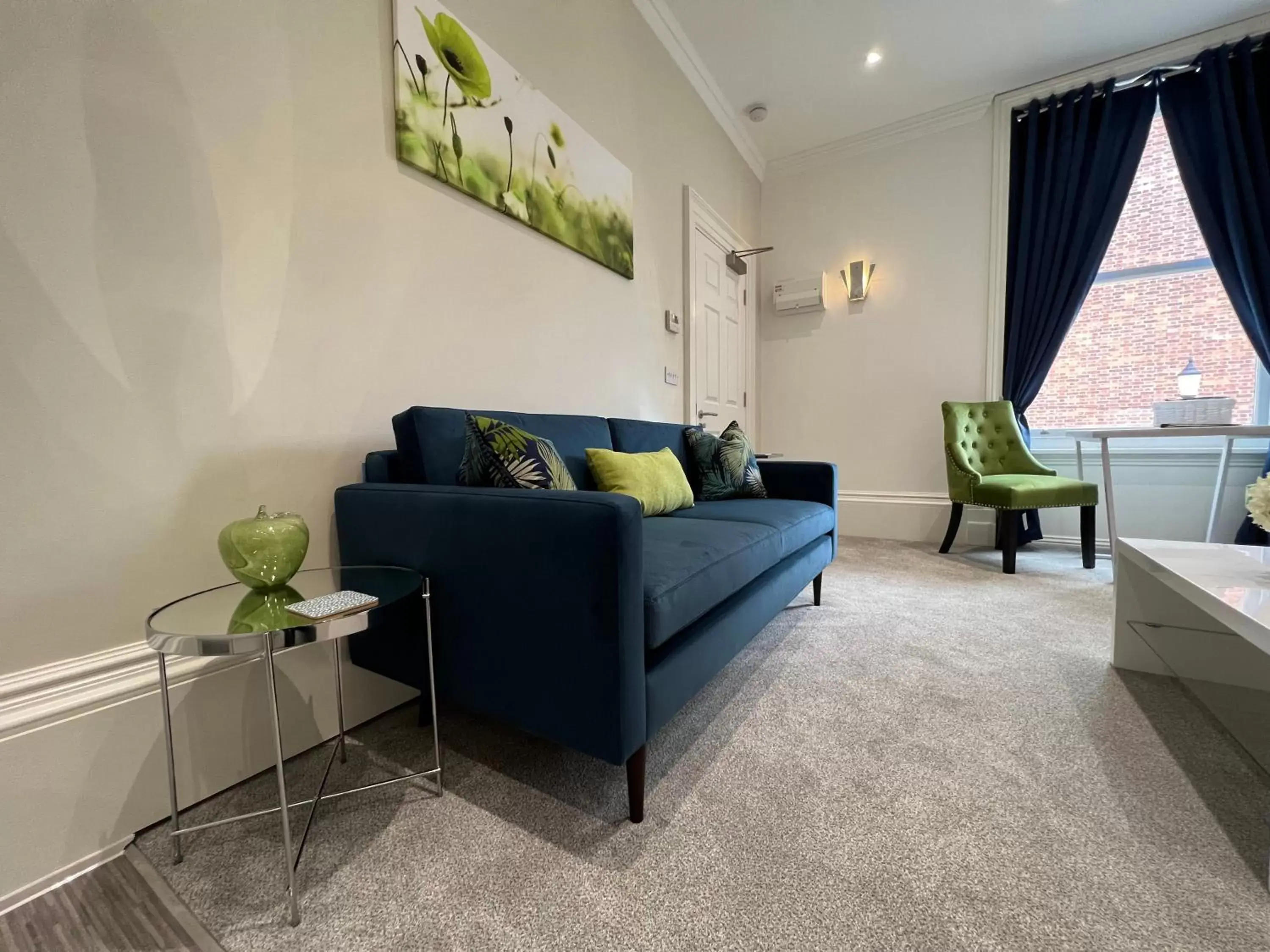 Living room, Seating Area in Winckley Square Residences