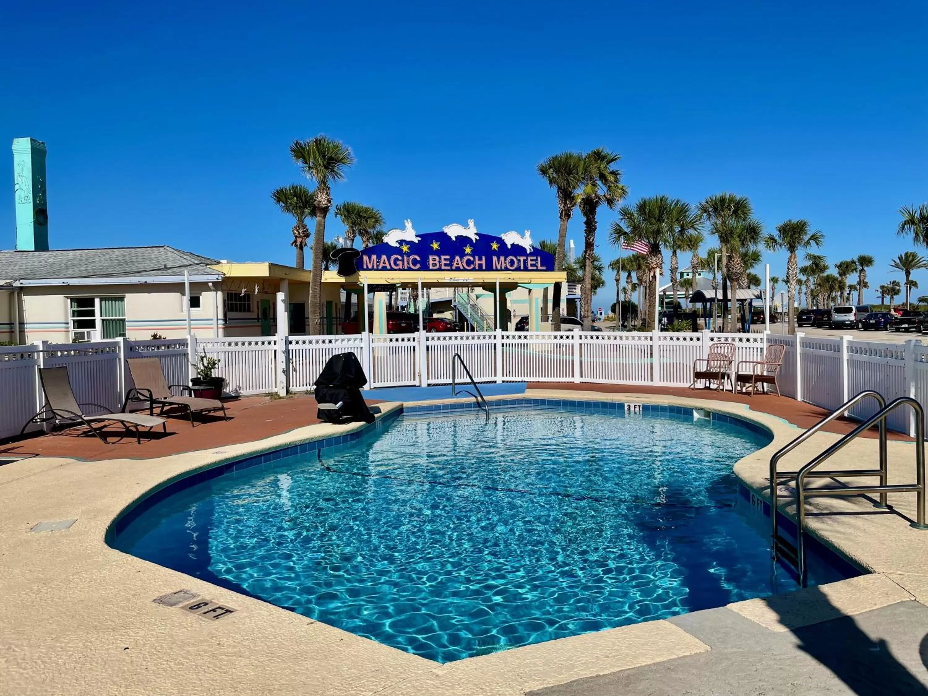 Swimming pool in Magic Beach Motel - Vilano Beach, Saint Augustine