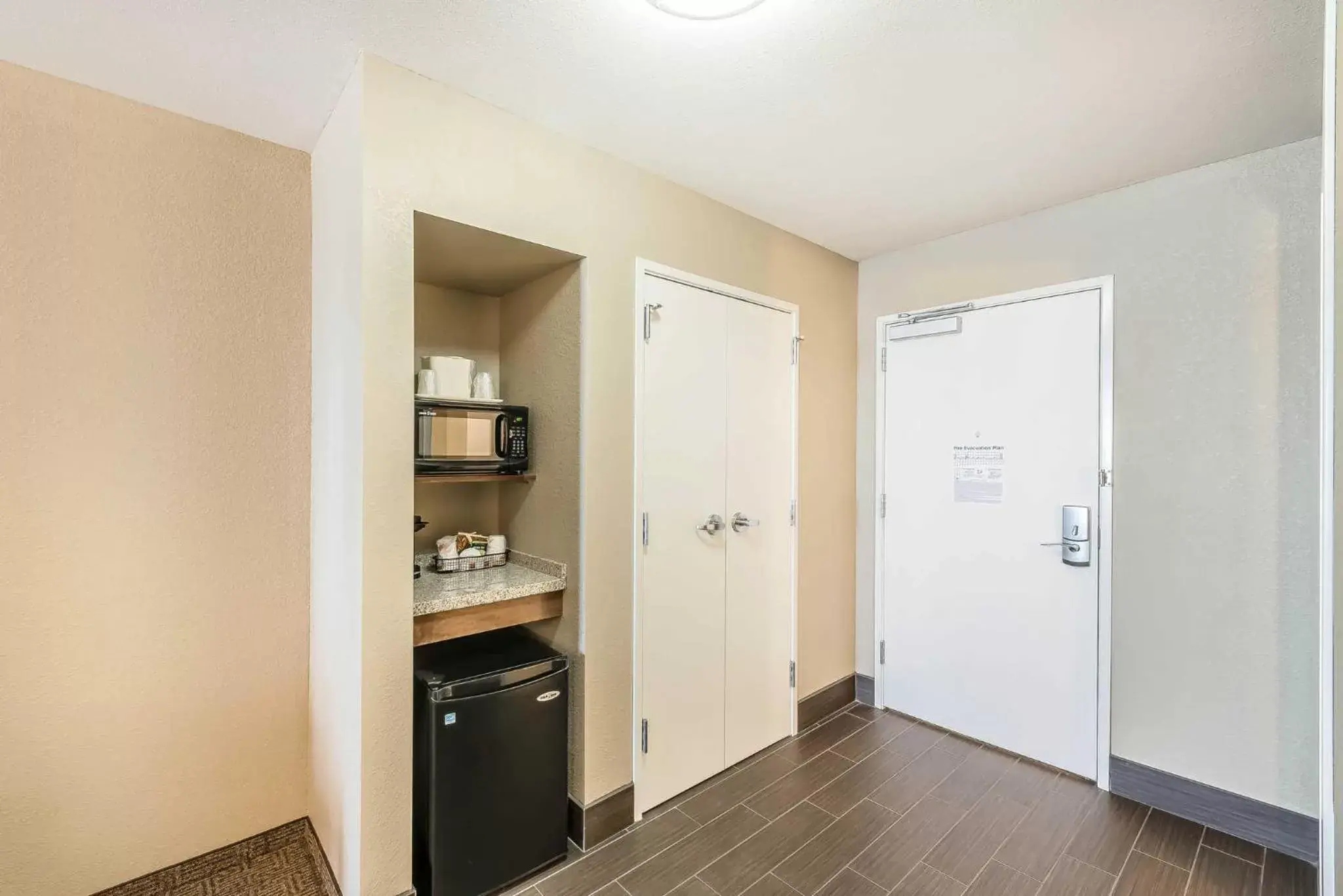 Property building, Bathroom in Comfort Inn & Suites Sidney I-80