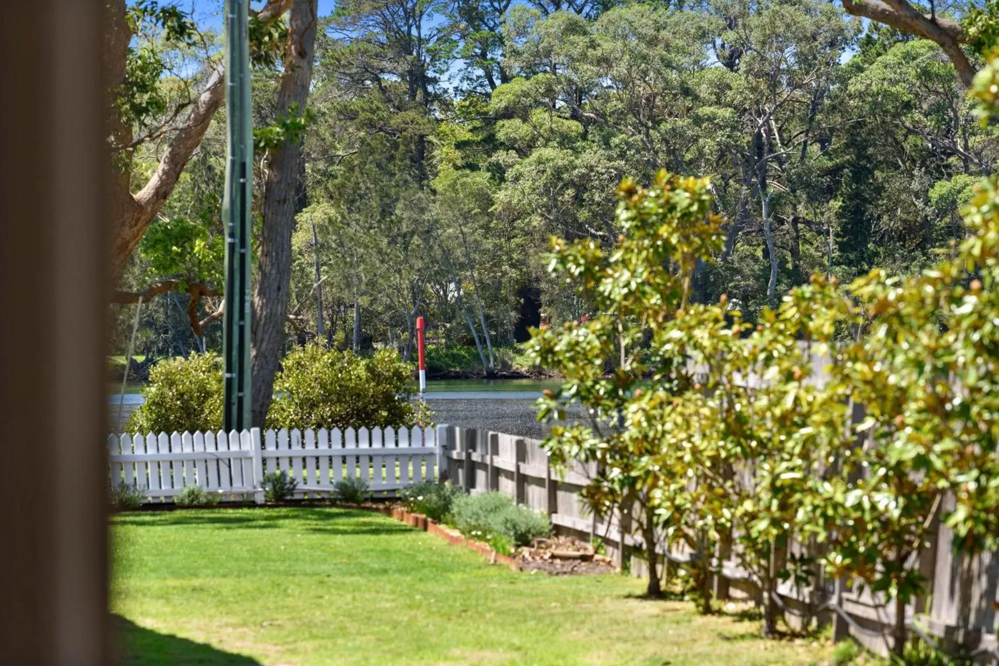 Bungalow with Garden View in Calm Waters Waterfront Cottages