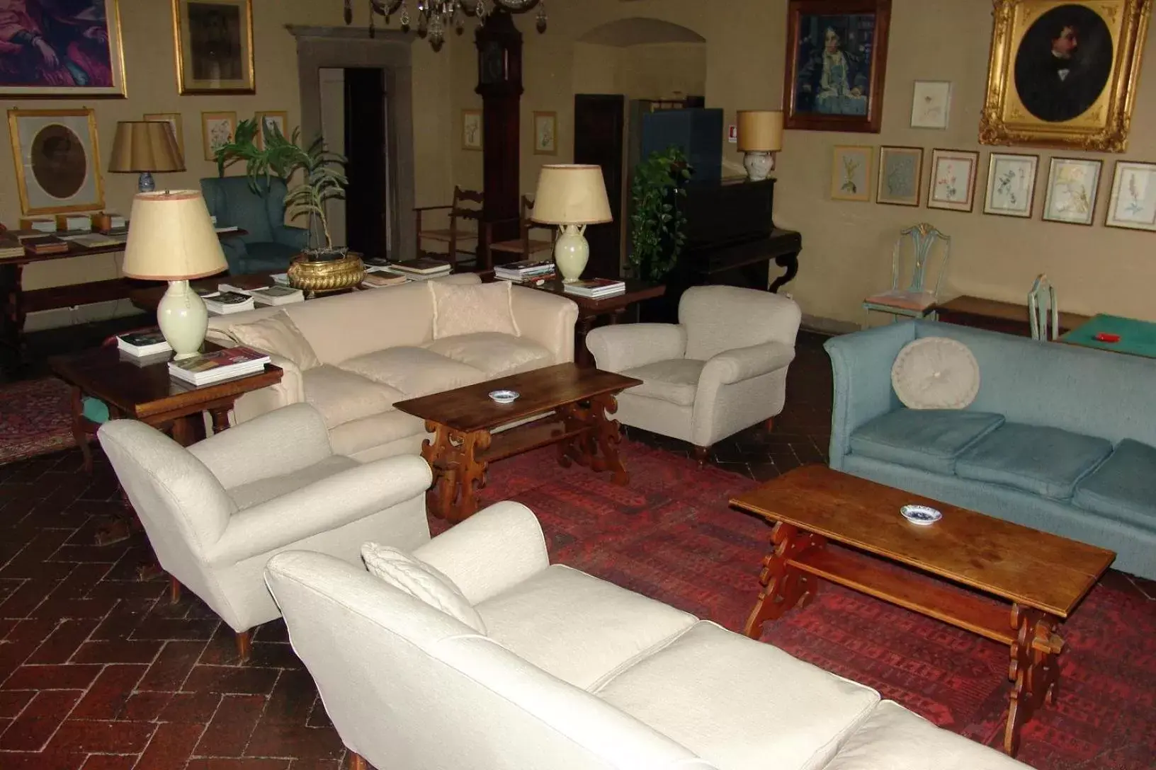 Communal lounge/ TV room, Seating Area in Villa Rucellai