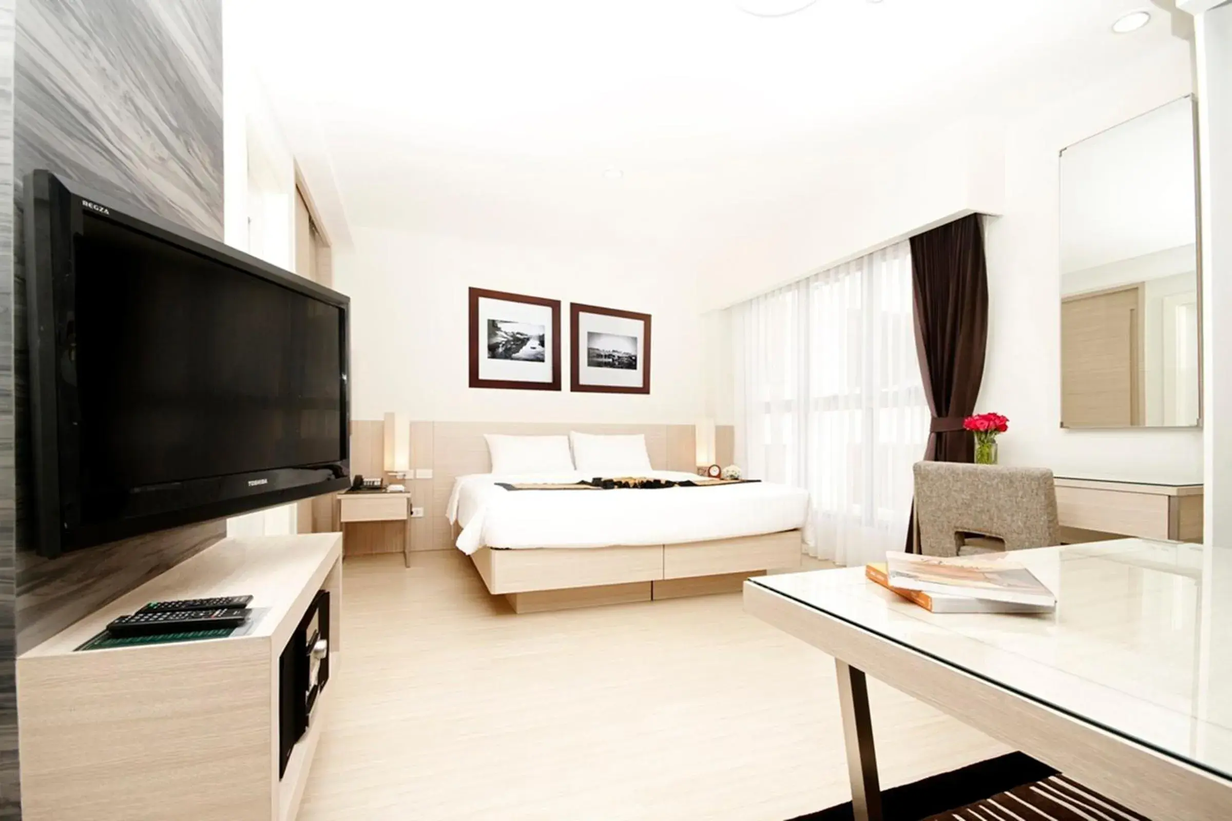 Photo of the whole room, TV/Entertainment Center in Classic Kameo Hotel & Serviced Apartments, Ayutthaya