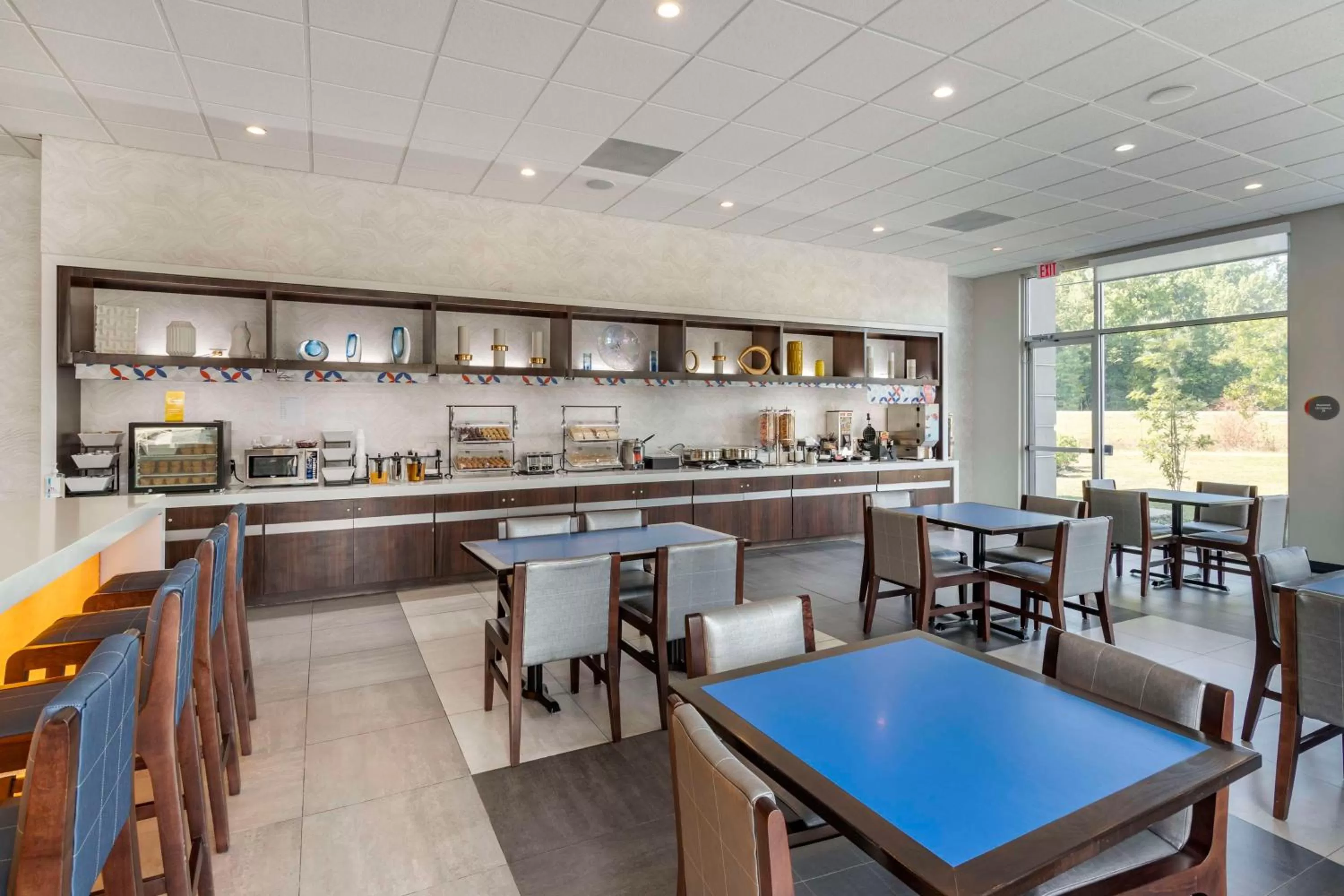 Breakfast in GLō Best Western Savannah-Gateway I-95