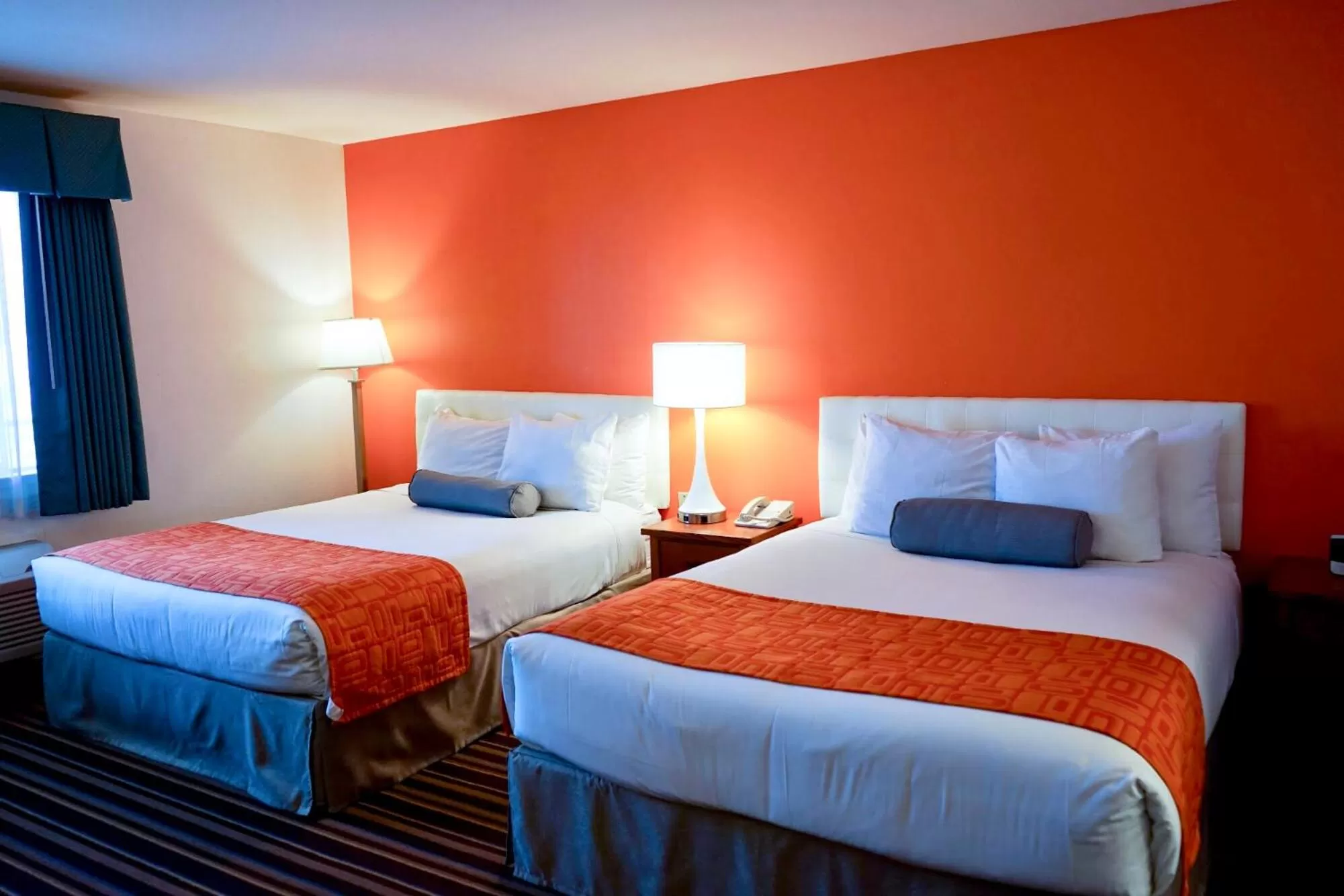 Bed in Howard Johnson by Wyndham Salinas