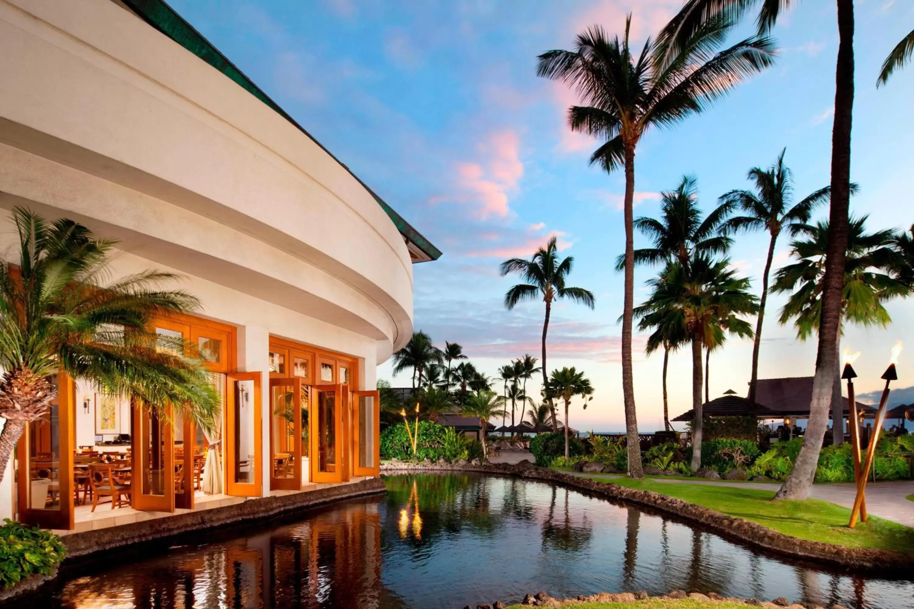 Property building, Swimming Pool in Sheraton Maui Resort & Spa